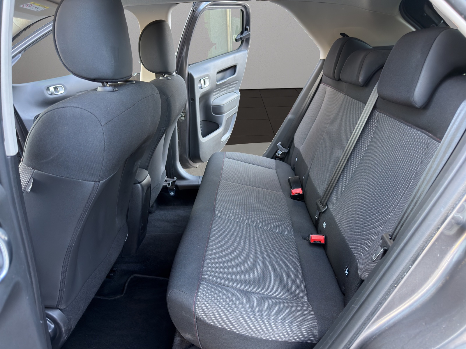 CITROEN C4 Cactus 1.2 Pure Tech Feel EAT6-image-12