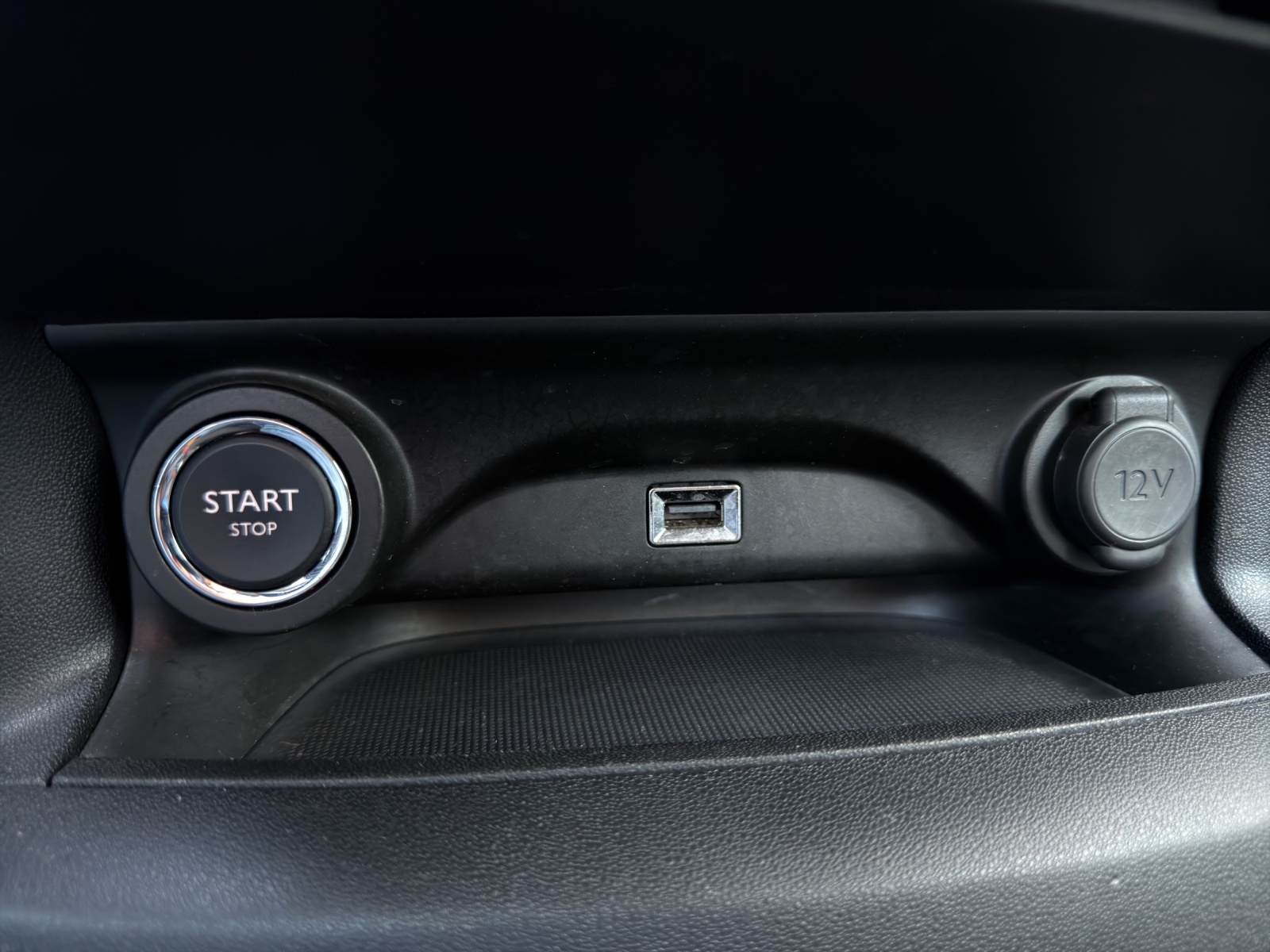 CITROEN C4 Cactus 1.2 Pure Tech Feel EAT6-image-21