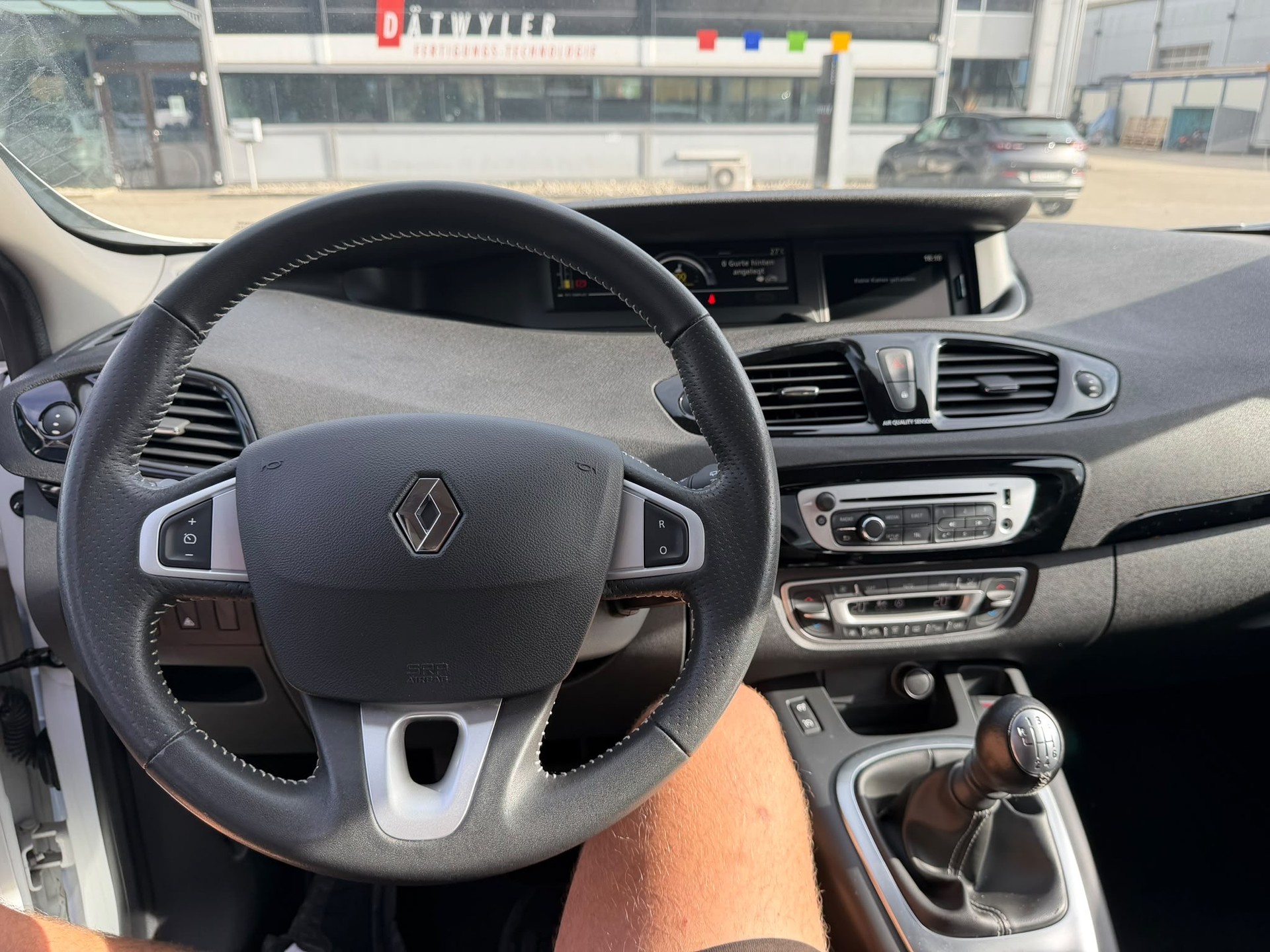 RENAULT Scénic 1.4 16V Turbo Expression-image-15