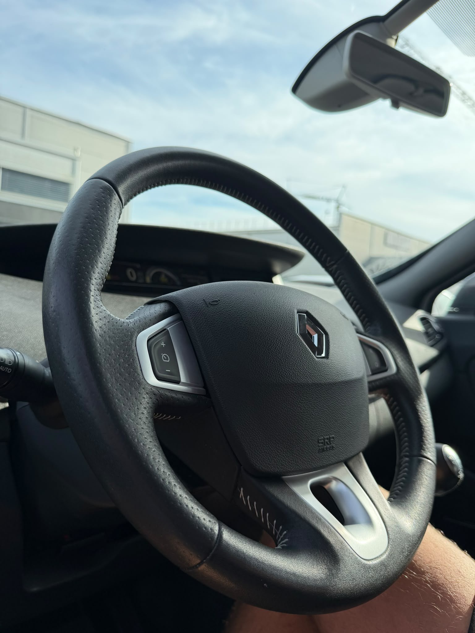 RENAULT Scénic 1.4 16V Turbo Expression-image-22