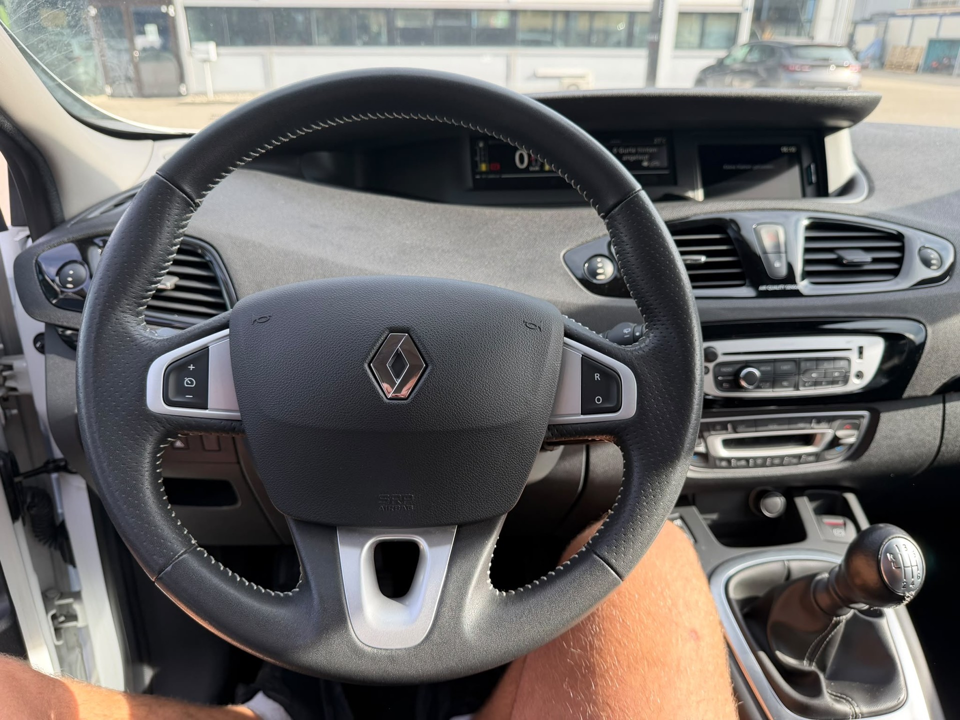 RENAULT Scénic 1.4 16V Turbo Expression-image-19