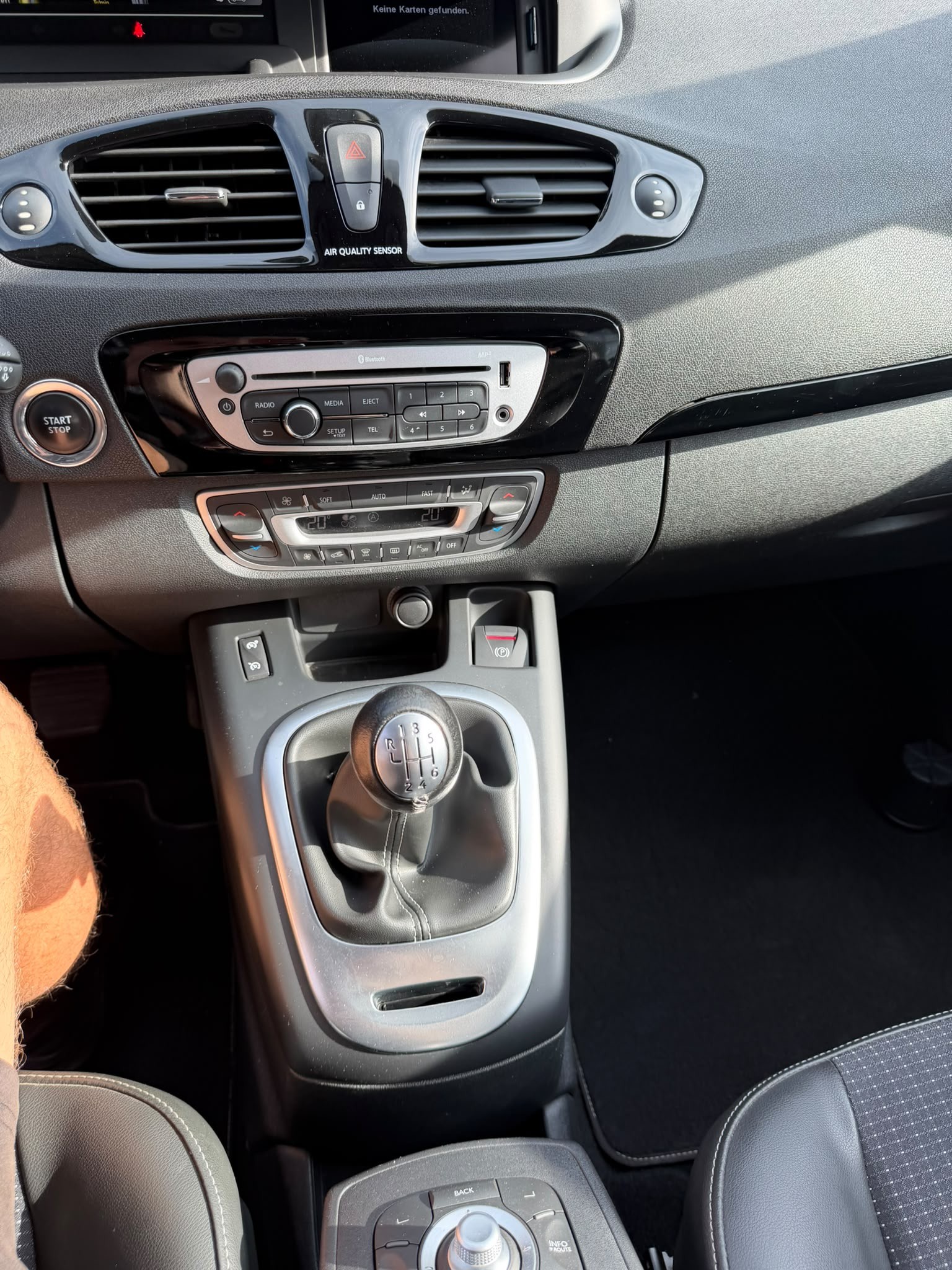 RENAULT Scénic 1.4 16V Turbo Expression-image-23