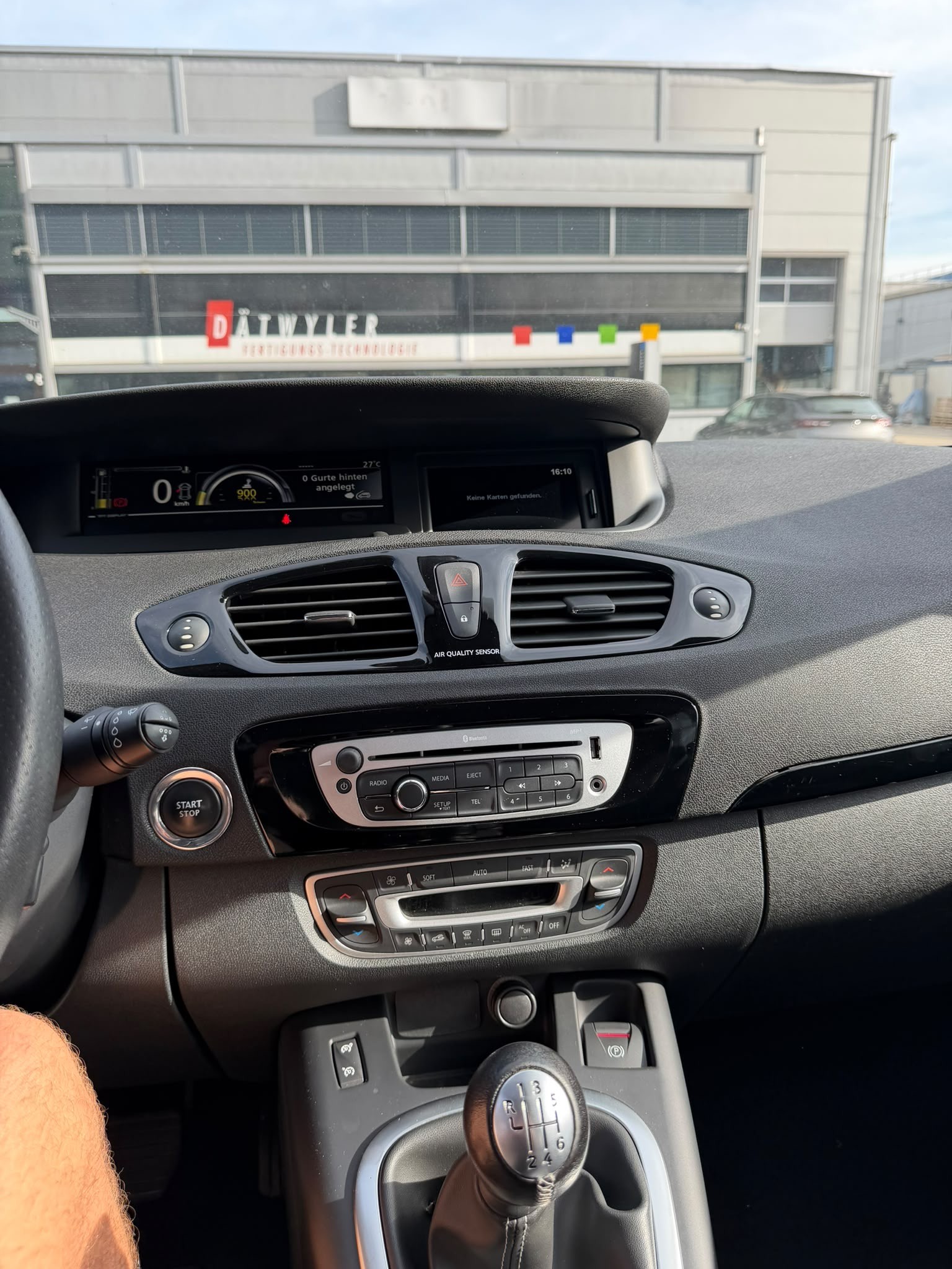RENAULT Scénic 1.4 16V Turbo Expression-image-16