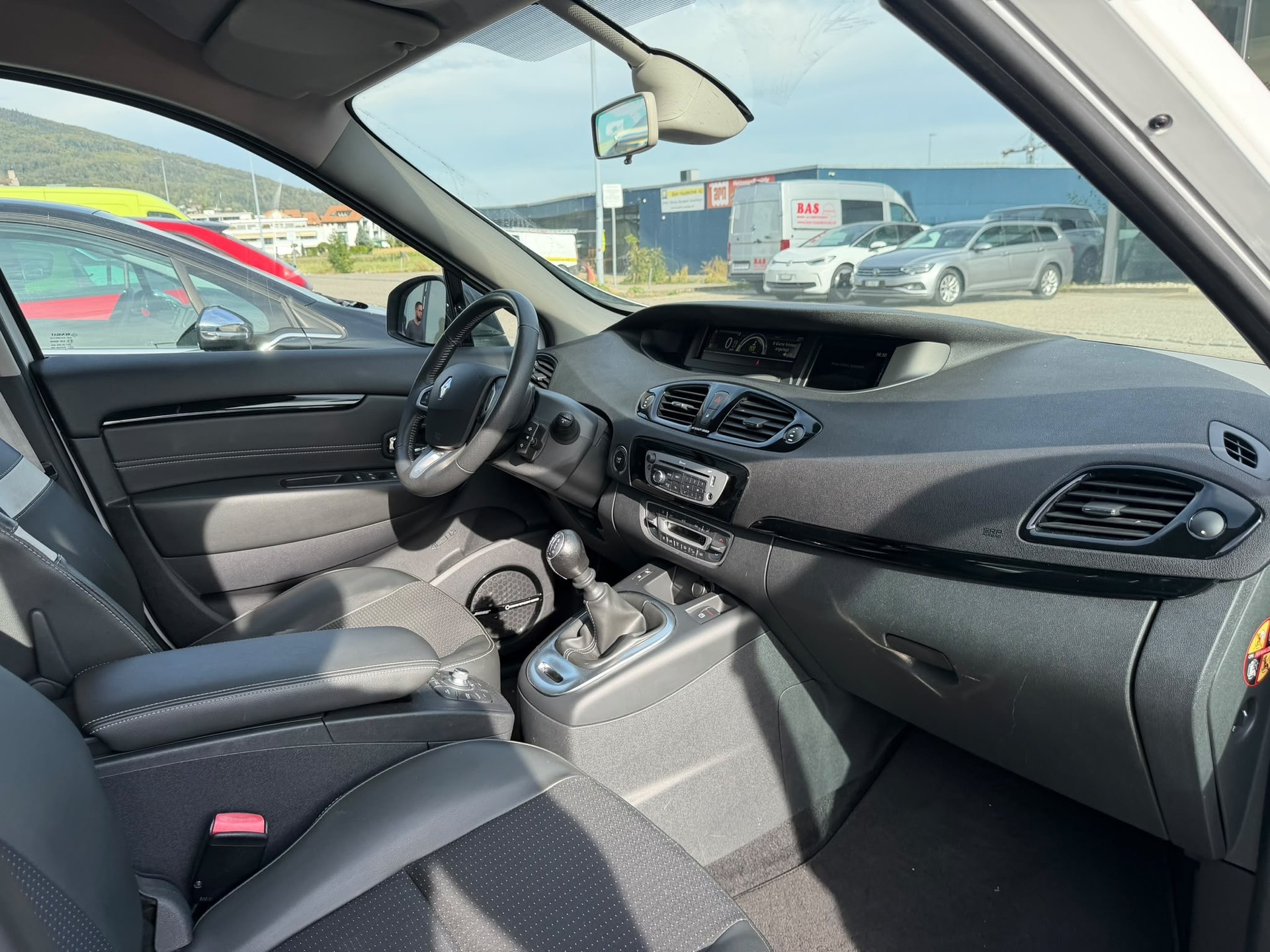 RENAULT Scénic 1.4 16V Turbo Expression-image-10