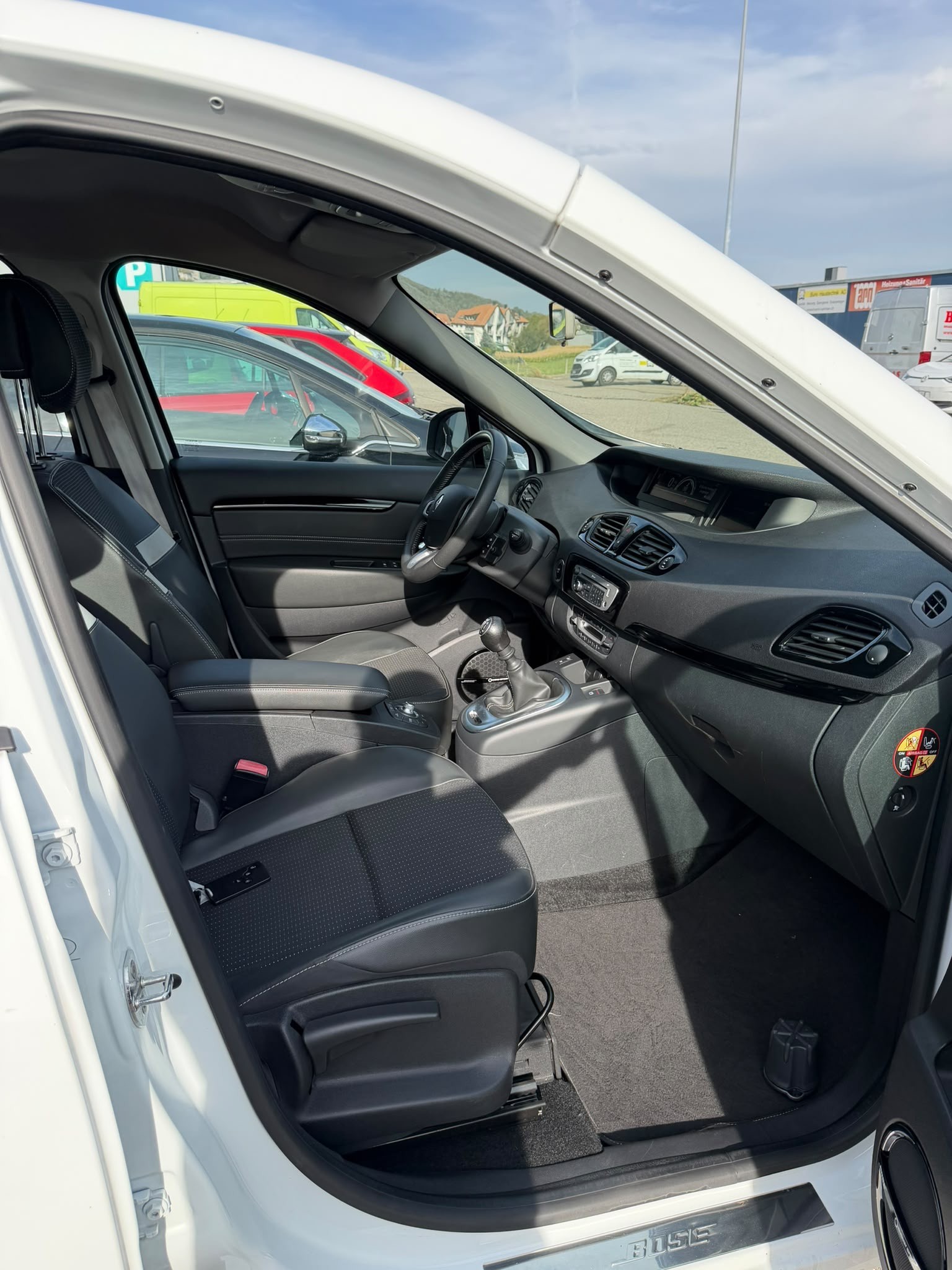 RENAULT Scénic 1.4 16V Turbo Expression-image-12