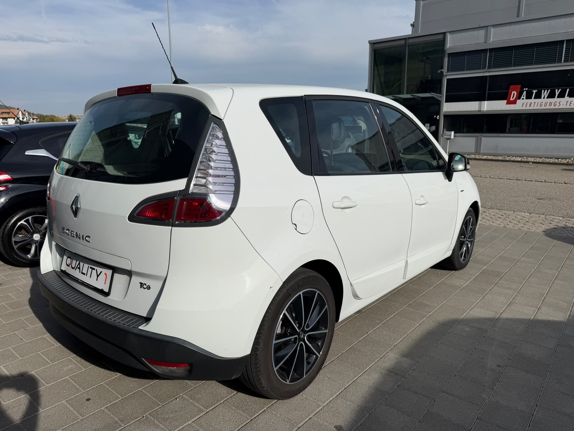 RENAULT Scénic 1.4 16V Turbo Expression-image-8