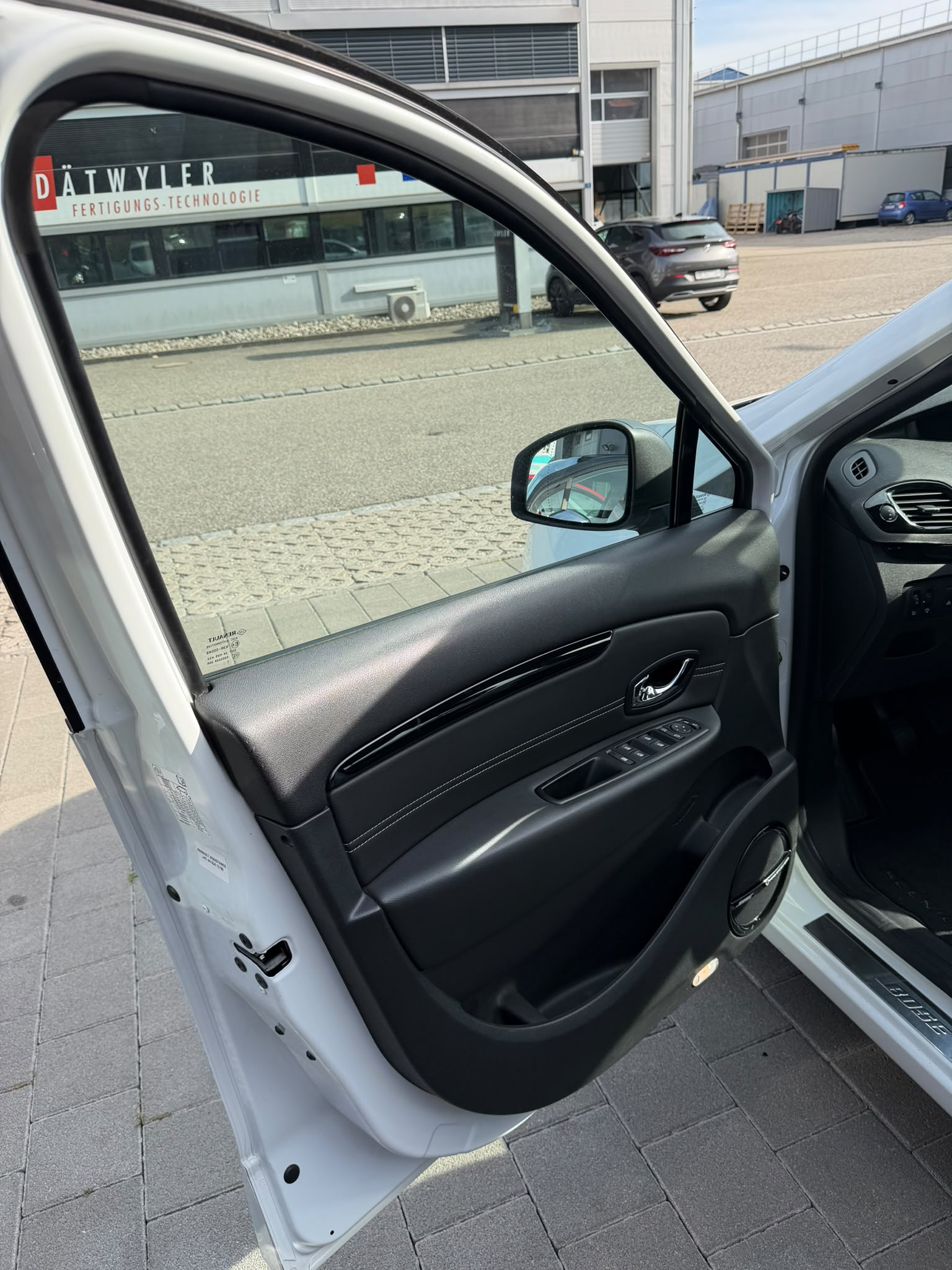 RENAULT Scénic 1.4 16V Turbo Expression-image-14