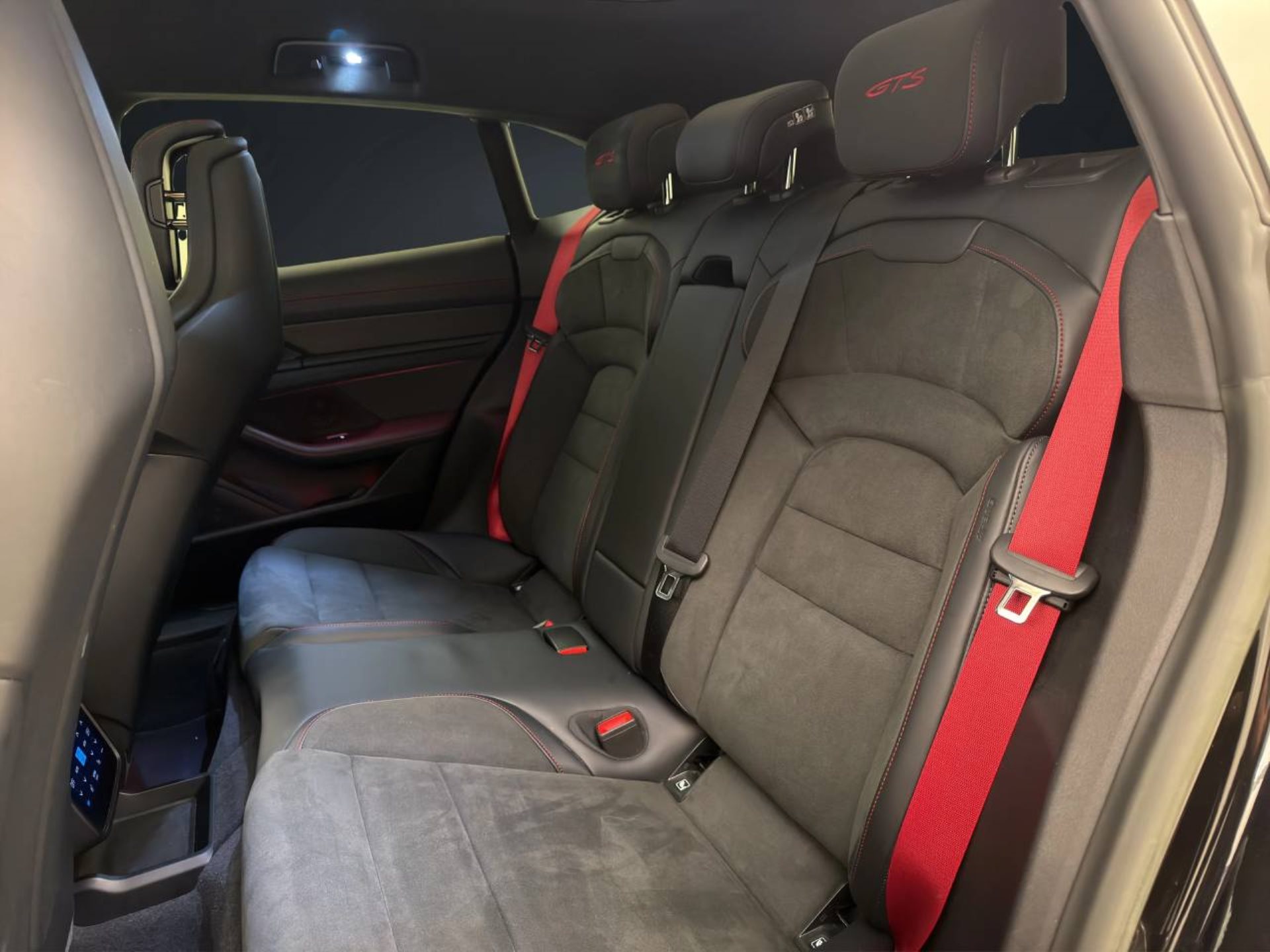 PORSCHE Taycan GTS Sport Turismo-image-14