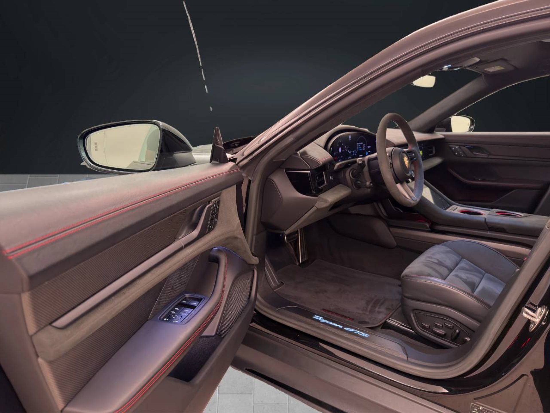 PORSCHE Taycan GTS Sport Turismo-showroom-element-3