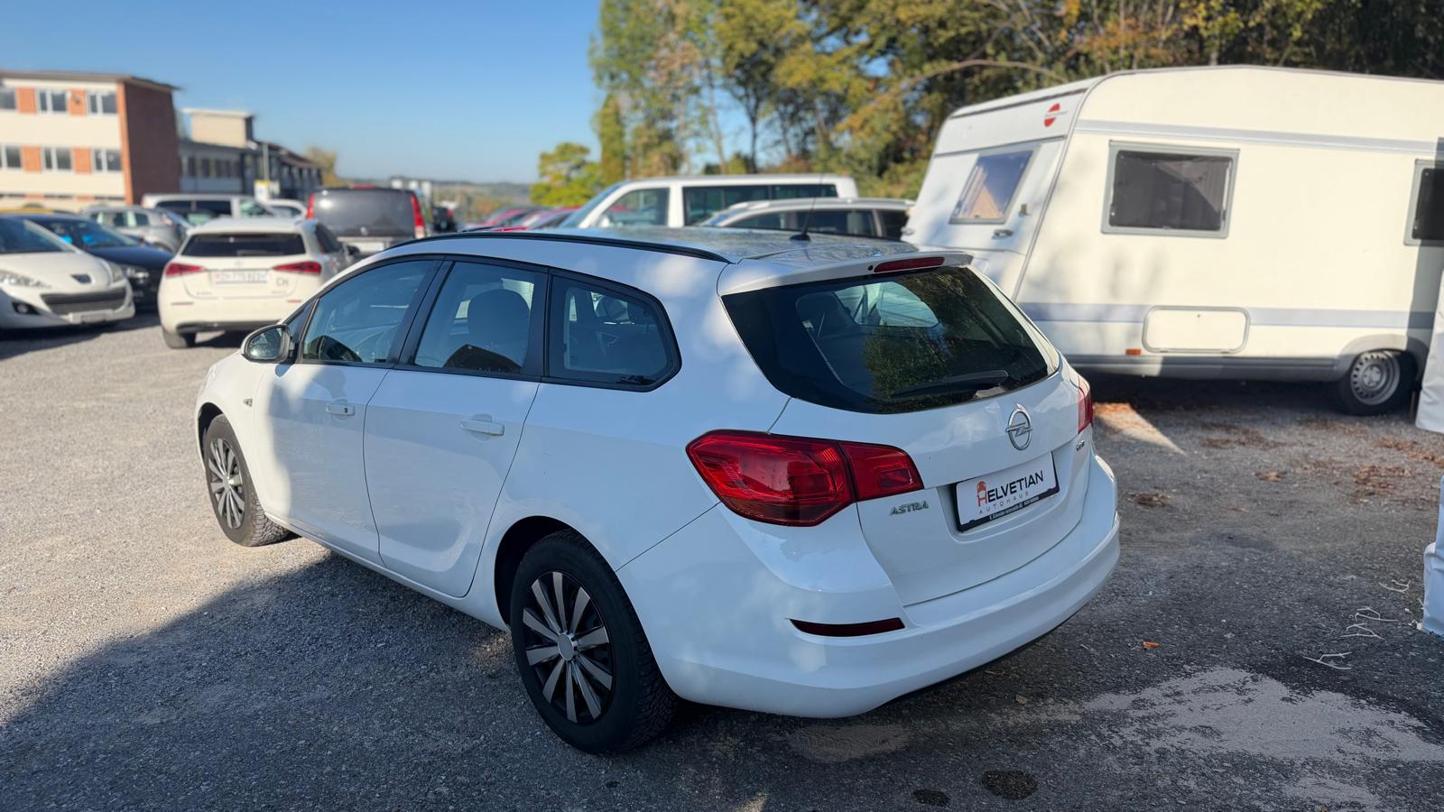 OPEL Astra SportsTourer 1.7 CDTi Cosmo-image-3