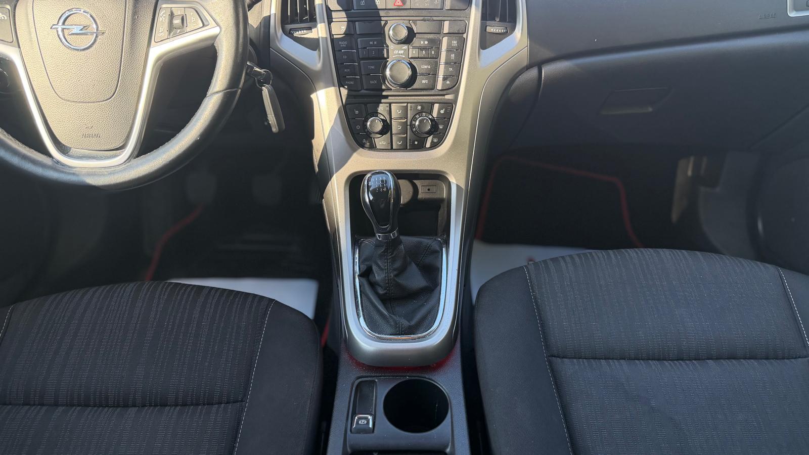 OPEL Astra SportsTourer 1.7 CDTi Cosmo-image-17