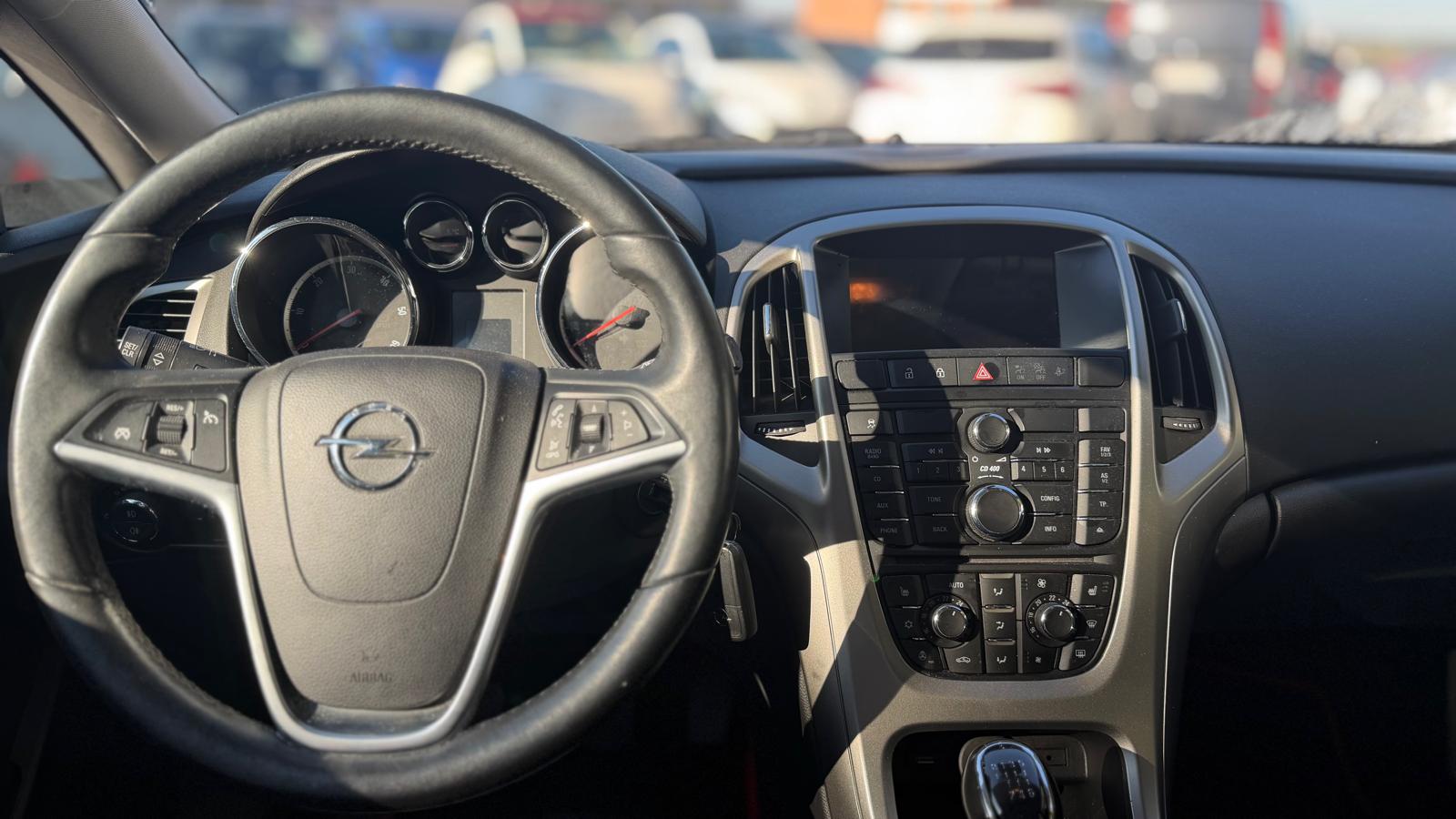 OPEL Astra SportsTourer 1.7 CDTi Cosmo-image-18