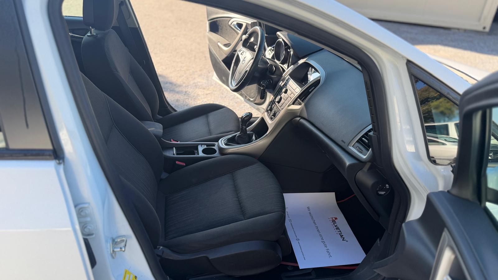 OPEL Astra SportsTourer 1.7 CDTi Cosmo-image-16
