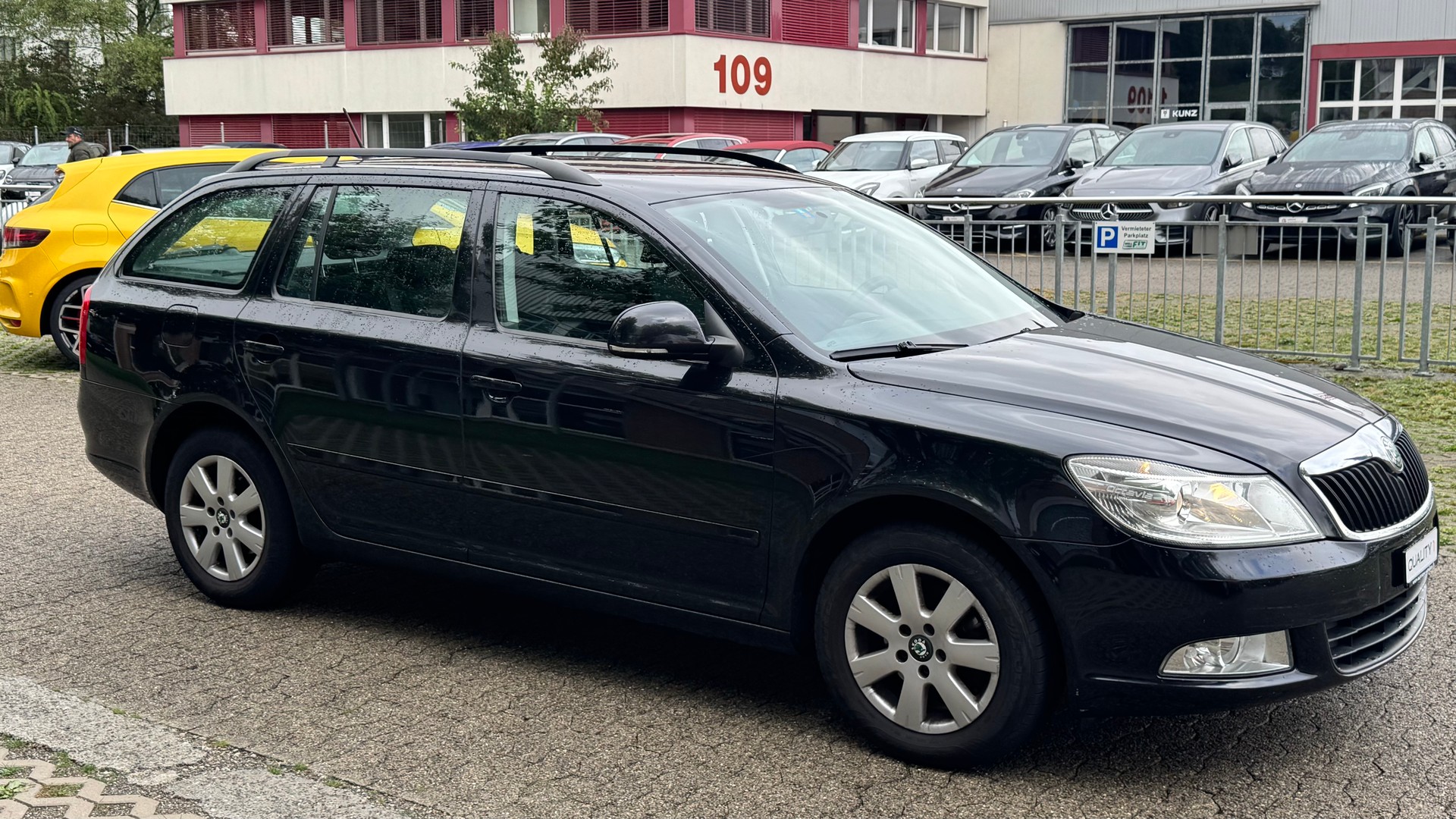 SKODA Octavia Combi 1.4 TSI Ambiente-image-2