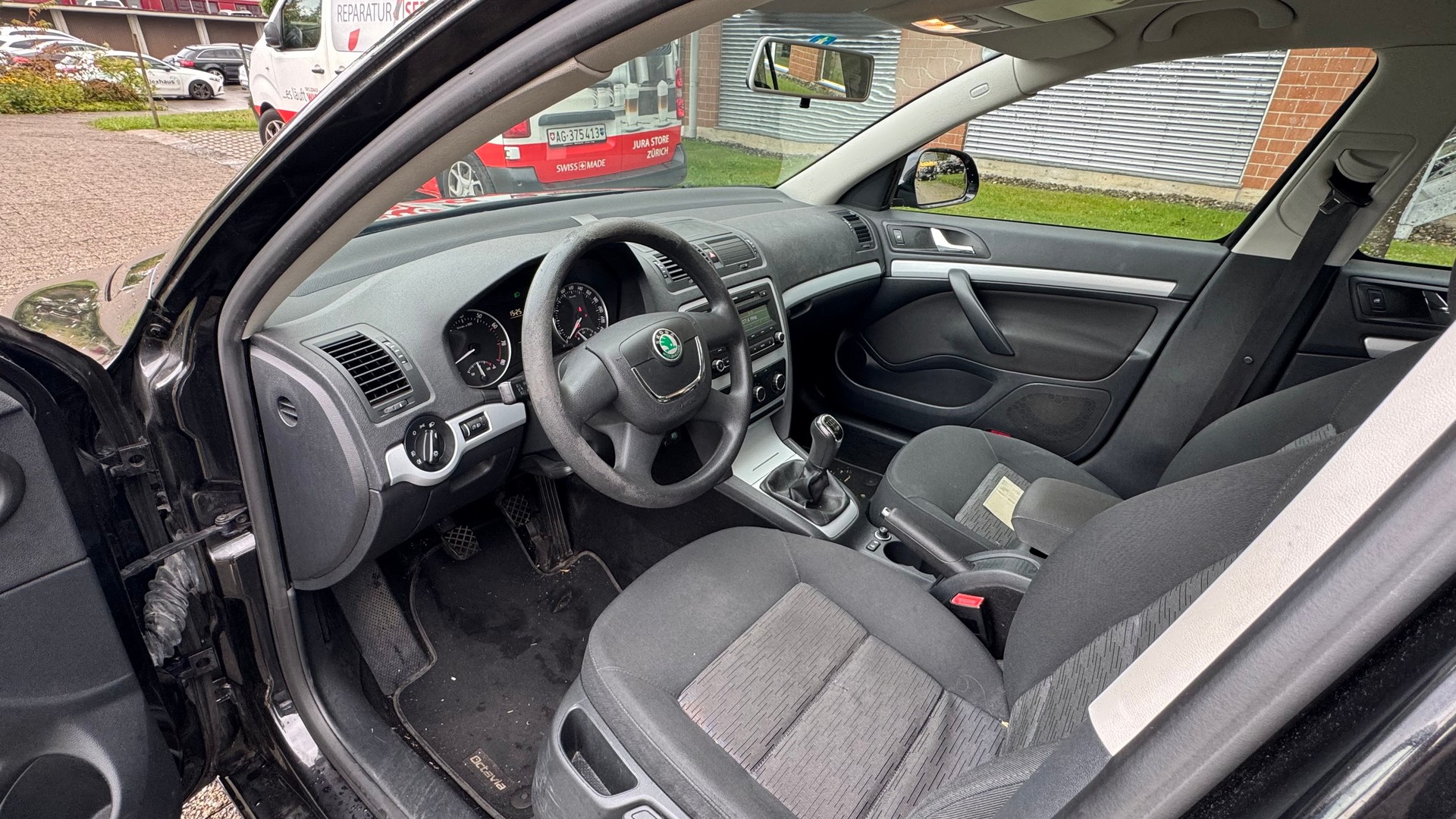 SKODA Octavia Combi 1.4 TSI Ambiente-image-5