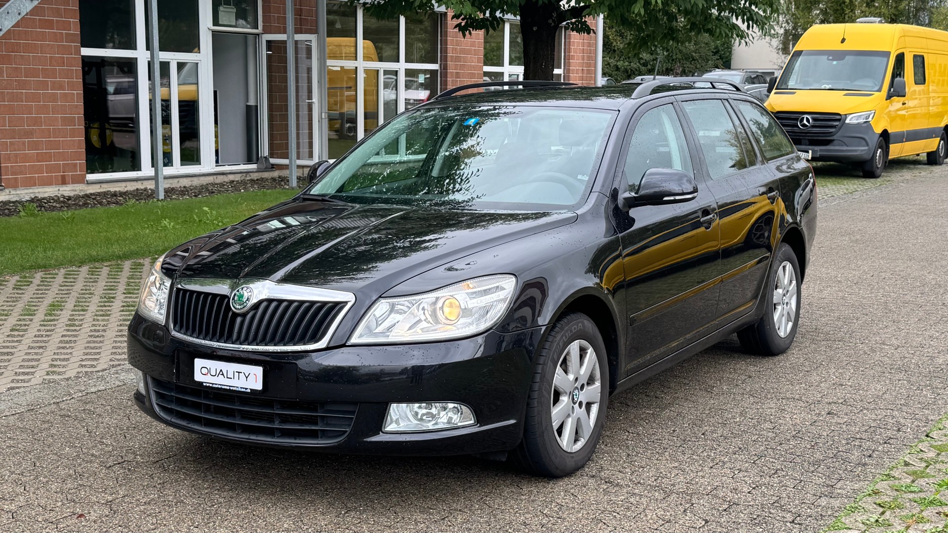 SKODA Octavia Combi 1.4 TSI Ambiente-image-1