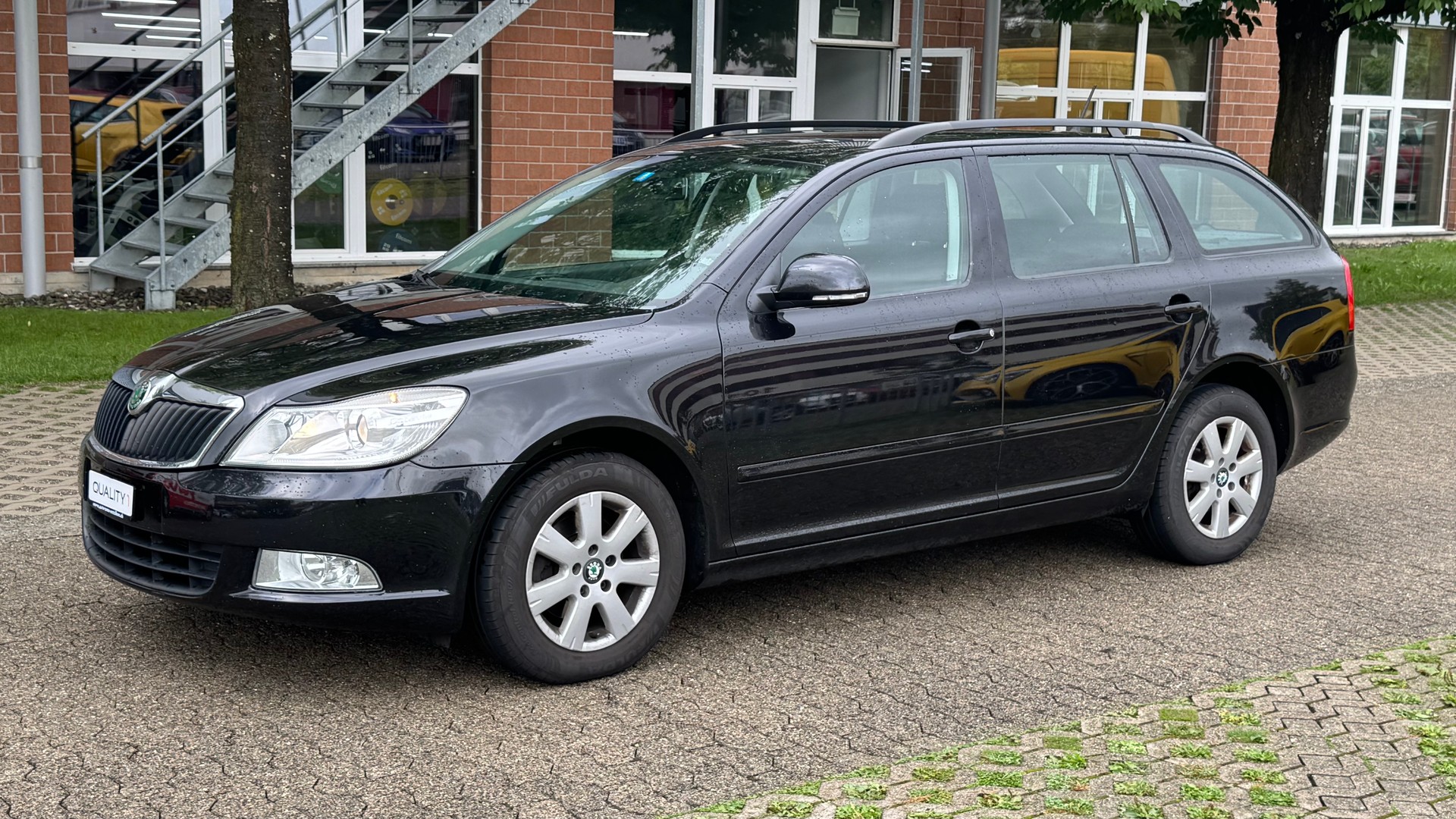 SKODA Octavia Combi 1.4 TSI Ambiente-image-0