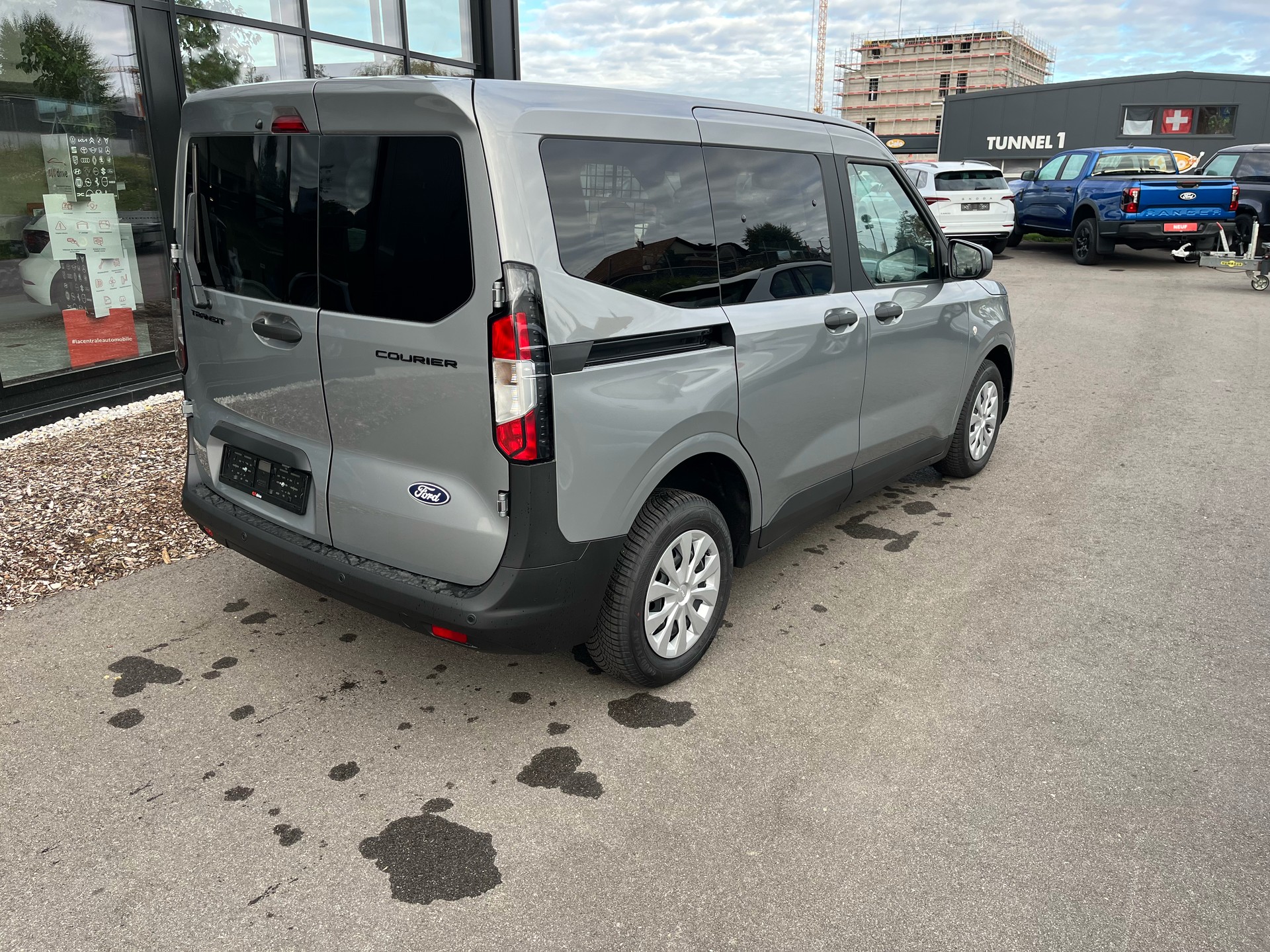 FORD Transit Courier Van 1.0 EcoBoost Trend Automat-image-2