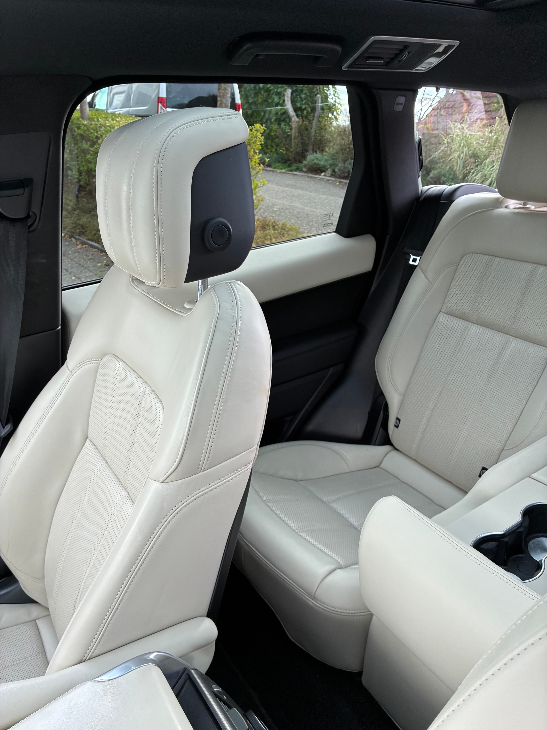 LAND ROVER 3.0 I6D HSE-image-1