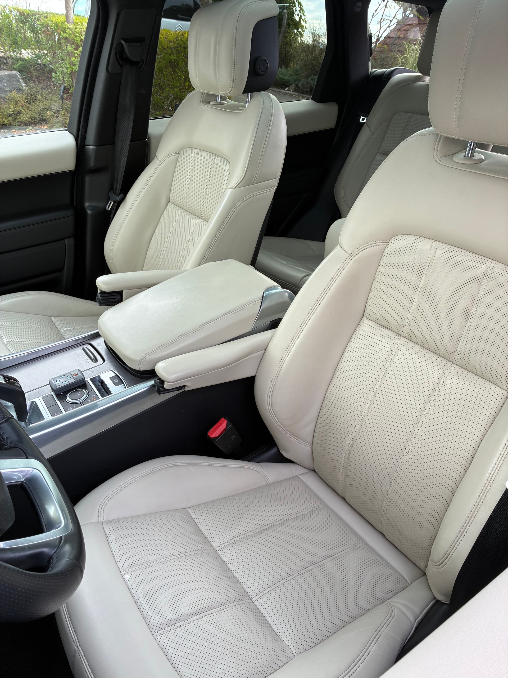 LAND ROVER 3.0 I6D HSE-image-4