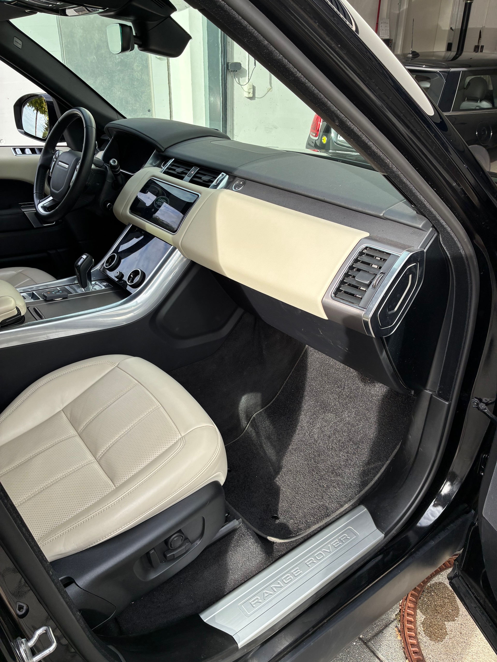 LAND ROVER 3.0 I6D HSE-image-7