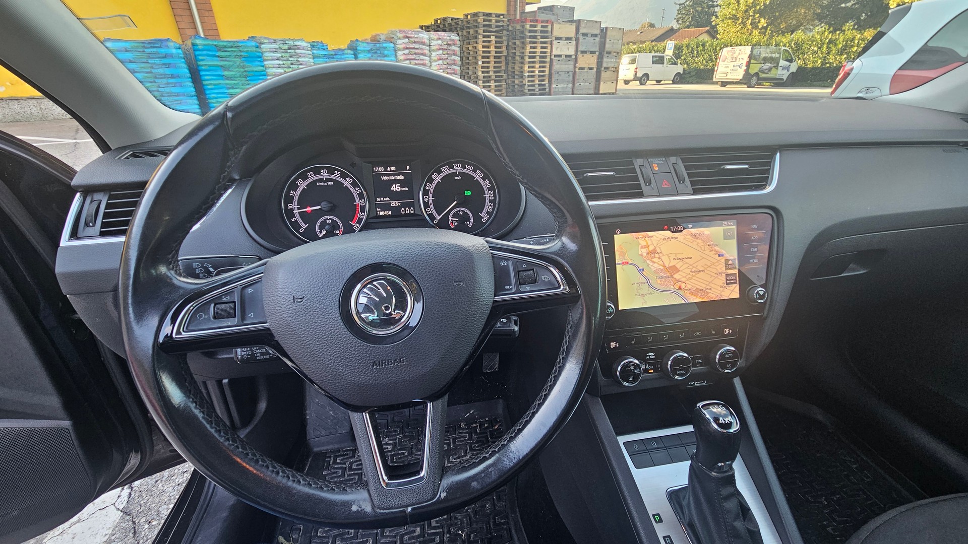 SKODA Octavia Combi 2.0 TDI Ambition 4x4 DSG-image-9