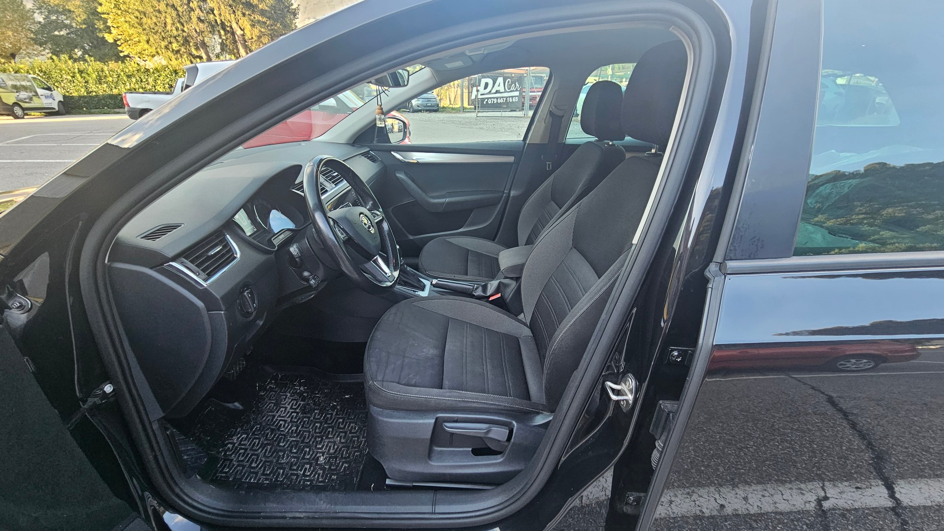 SKODA Octavia Combi 2.0 TDI Ambition 4x4 DSG-image-7