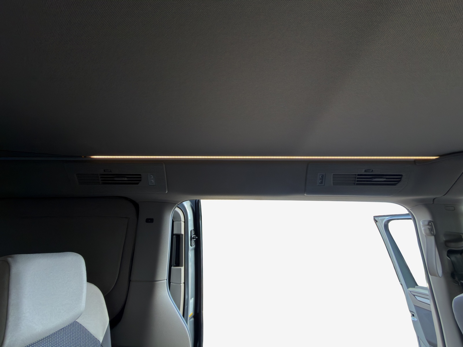 VW California 2.0 TDI Beach Tour Liberty-image-14