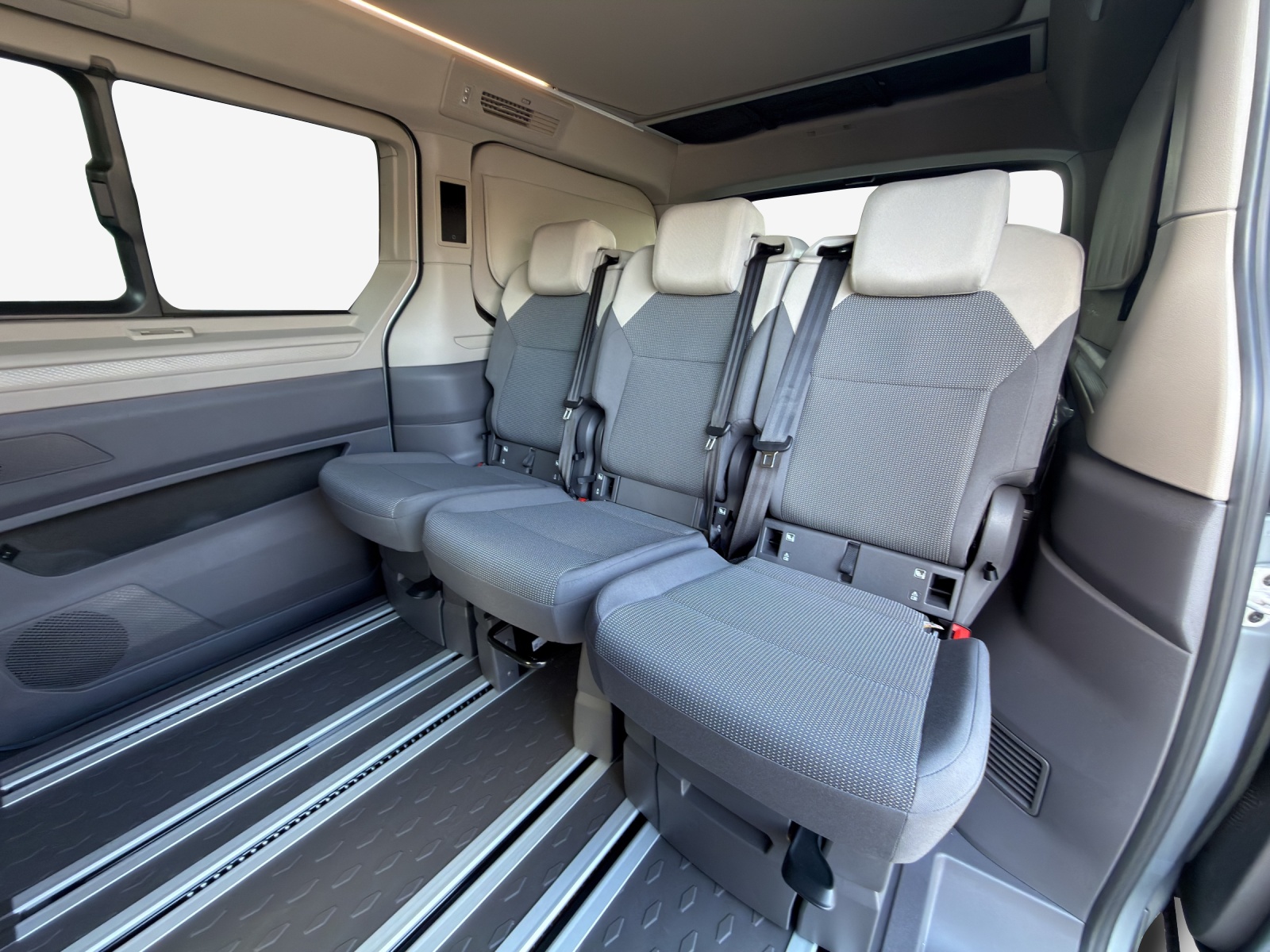 VW California 2.0 TDI Beach Tour Liberty-image-11