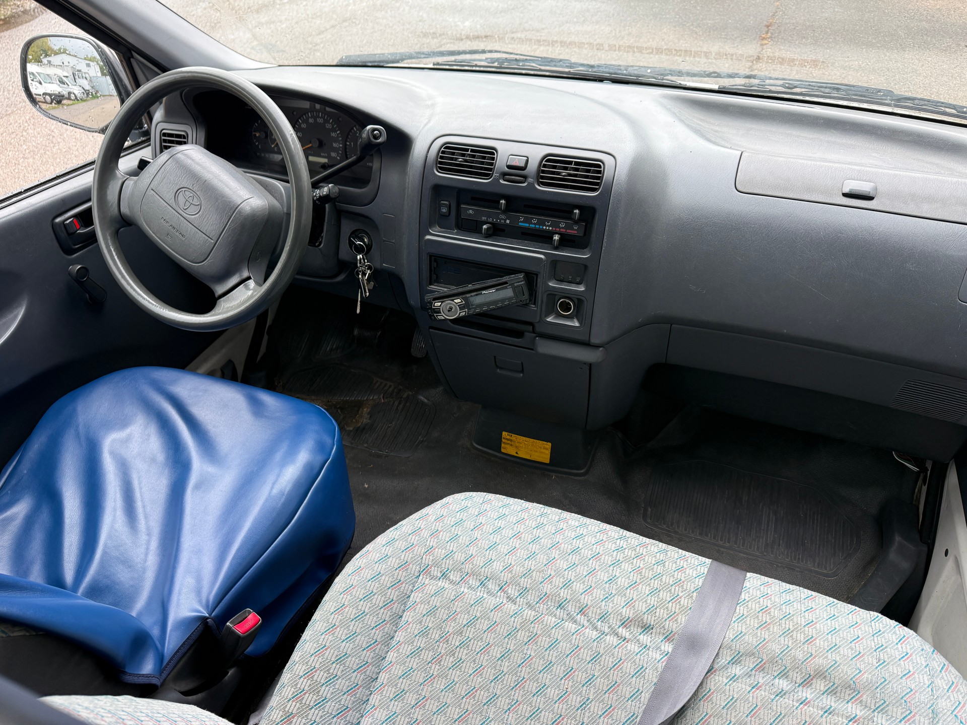 TOYOTA Hiace D-4D A/T-image-17