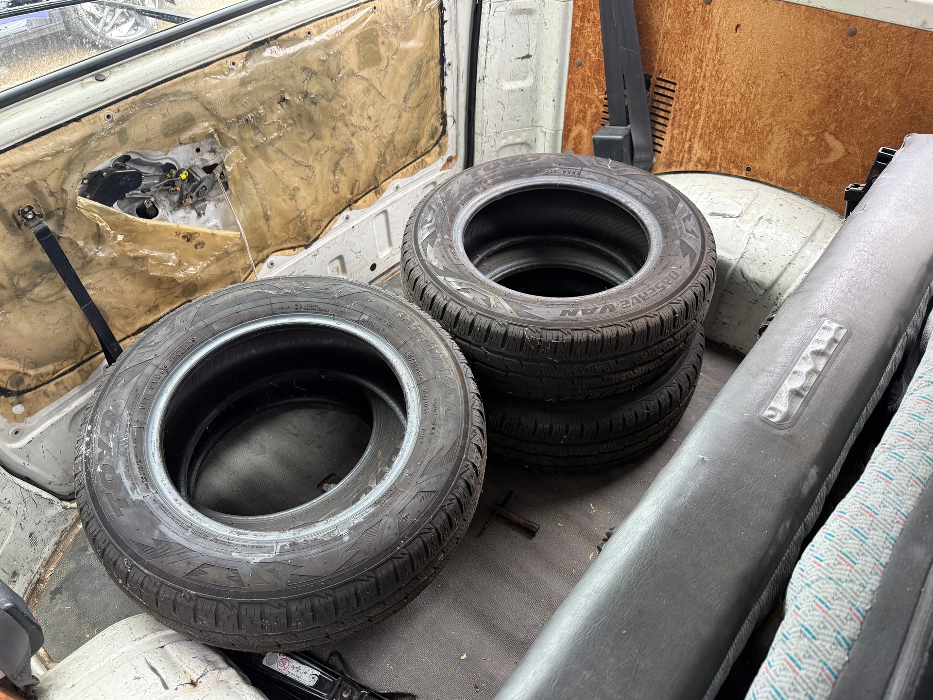 TOYOTA Hiace D-4D A/T-image-12