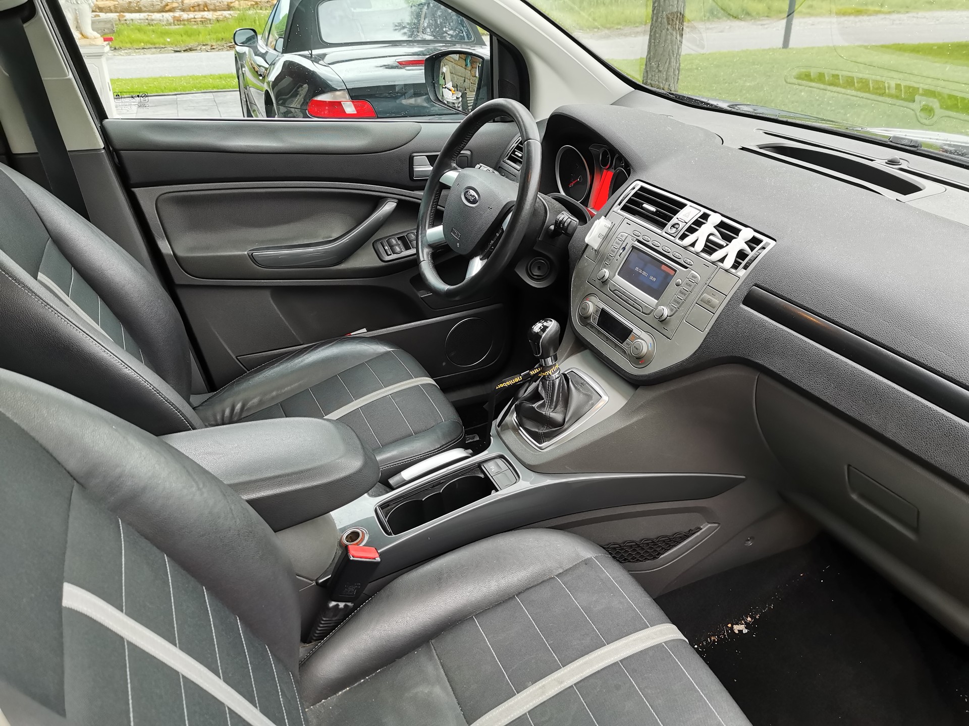 FORD Kuga 2.5 Turbo Carving 4WD-image-6