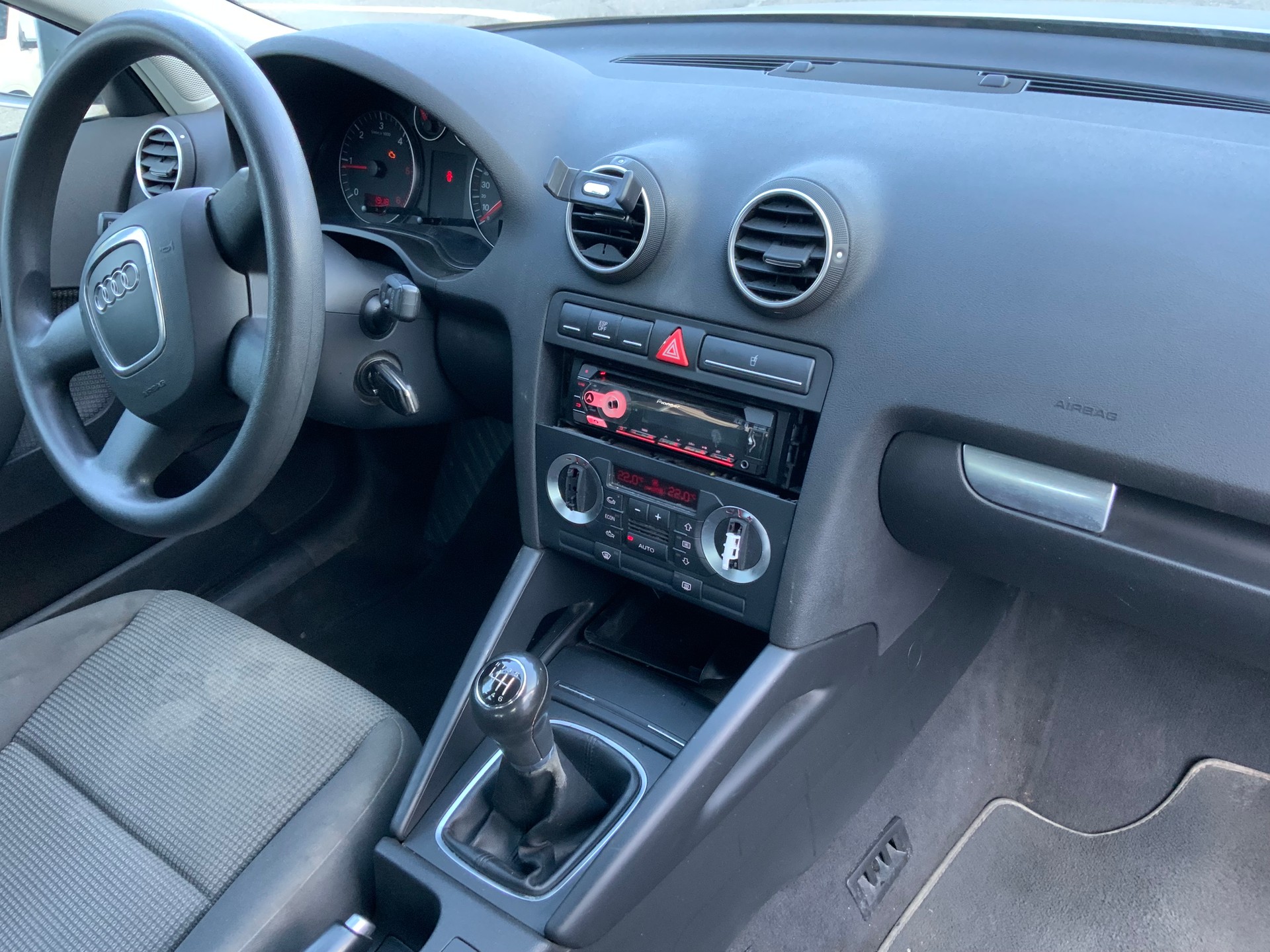 AUDI A3 Sportback 2.0 TDI Ambition-image-9