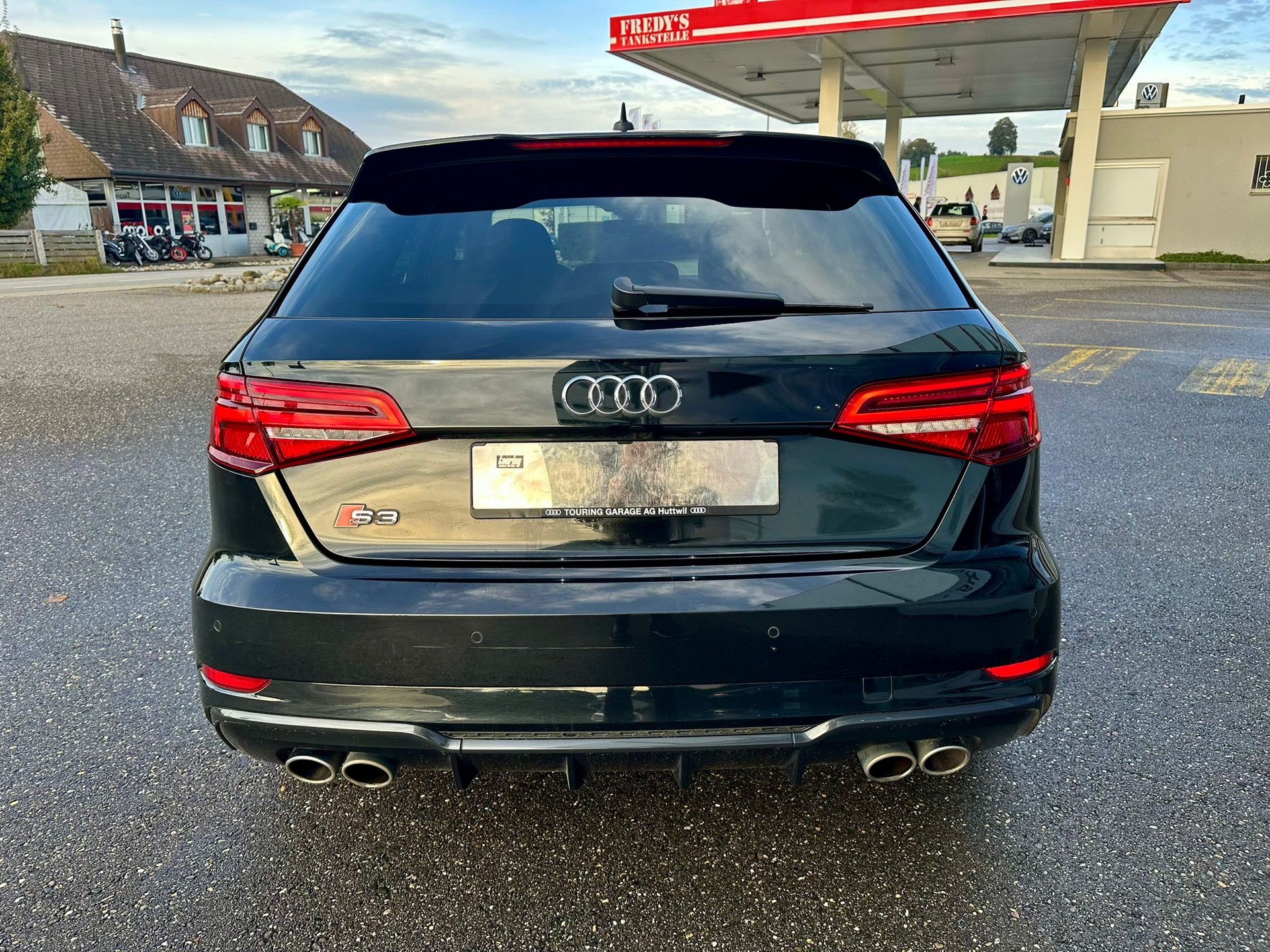 AUDI S3 Sportback 2.0 TFSI quattro-image-3