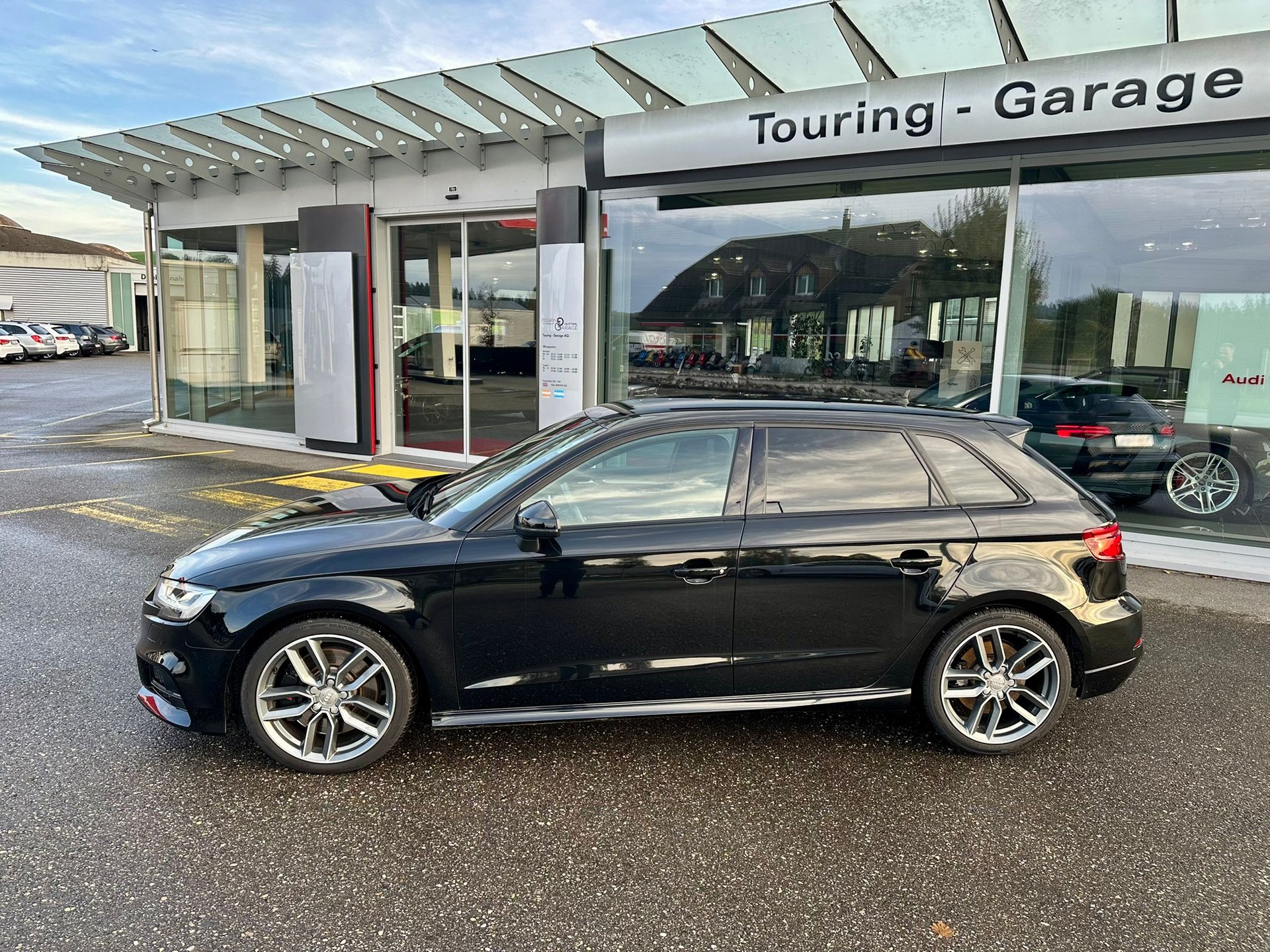 AUDI S3 Sportback 2.0 TFSI quattro-image-1
