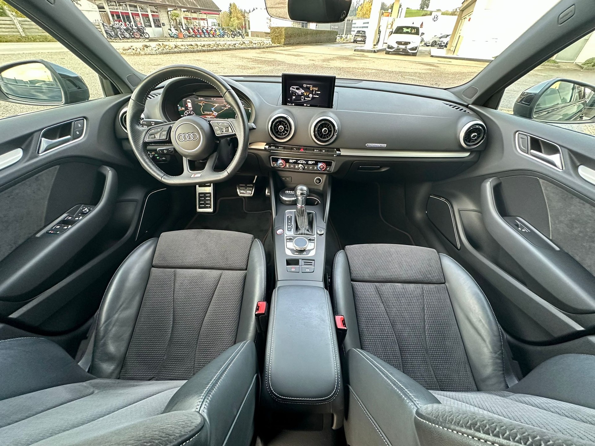 AUDI S3 Sportback 2.0 TFSI quattro-image-21
