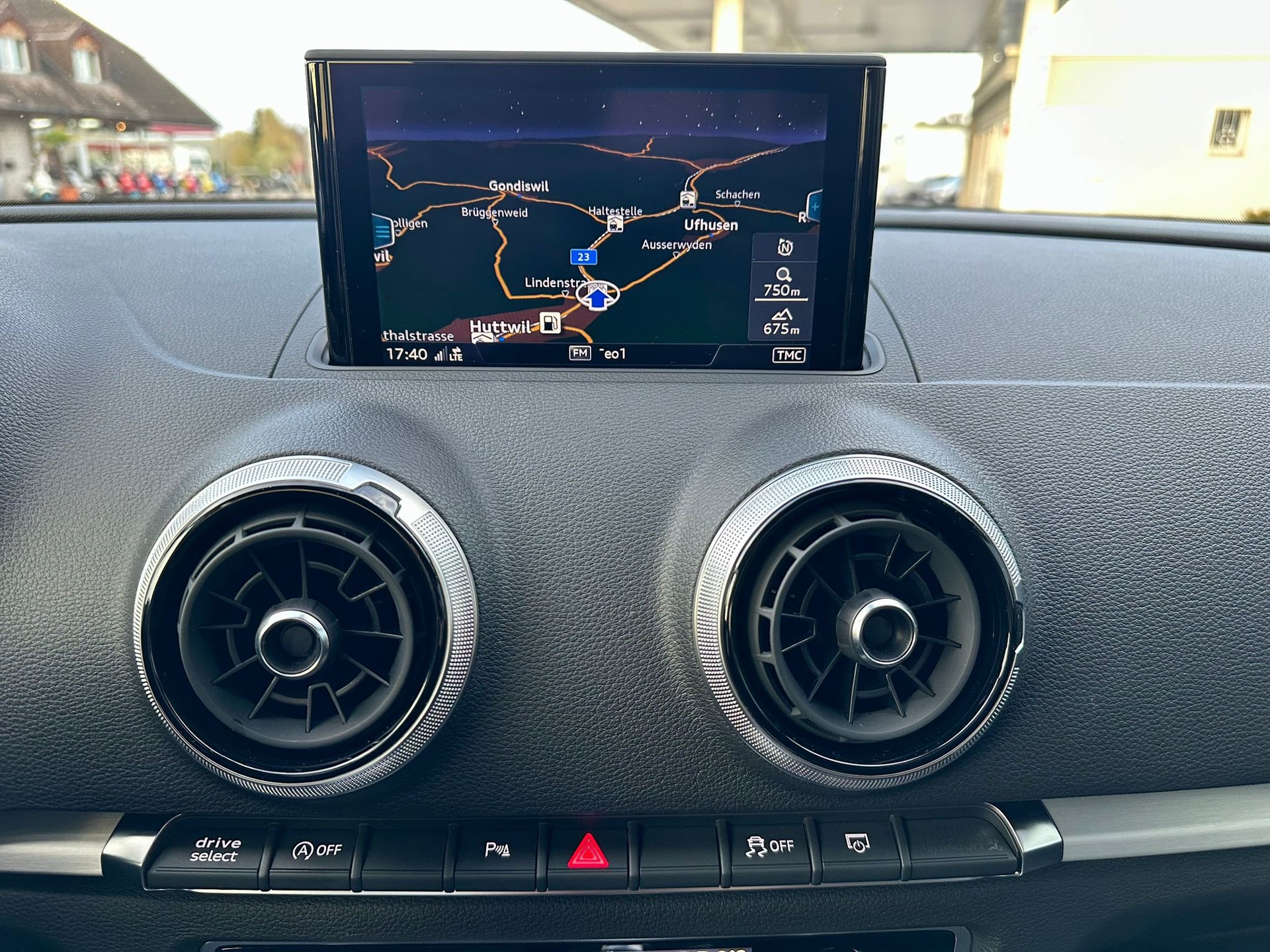 AUDI S3 Sportback 2.0 TFSI quattro-image-18