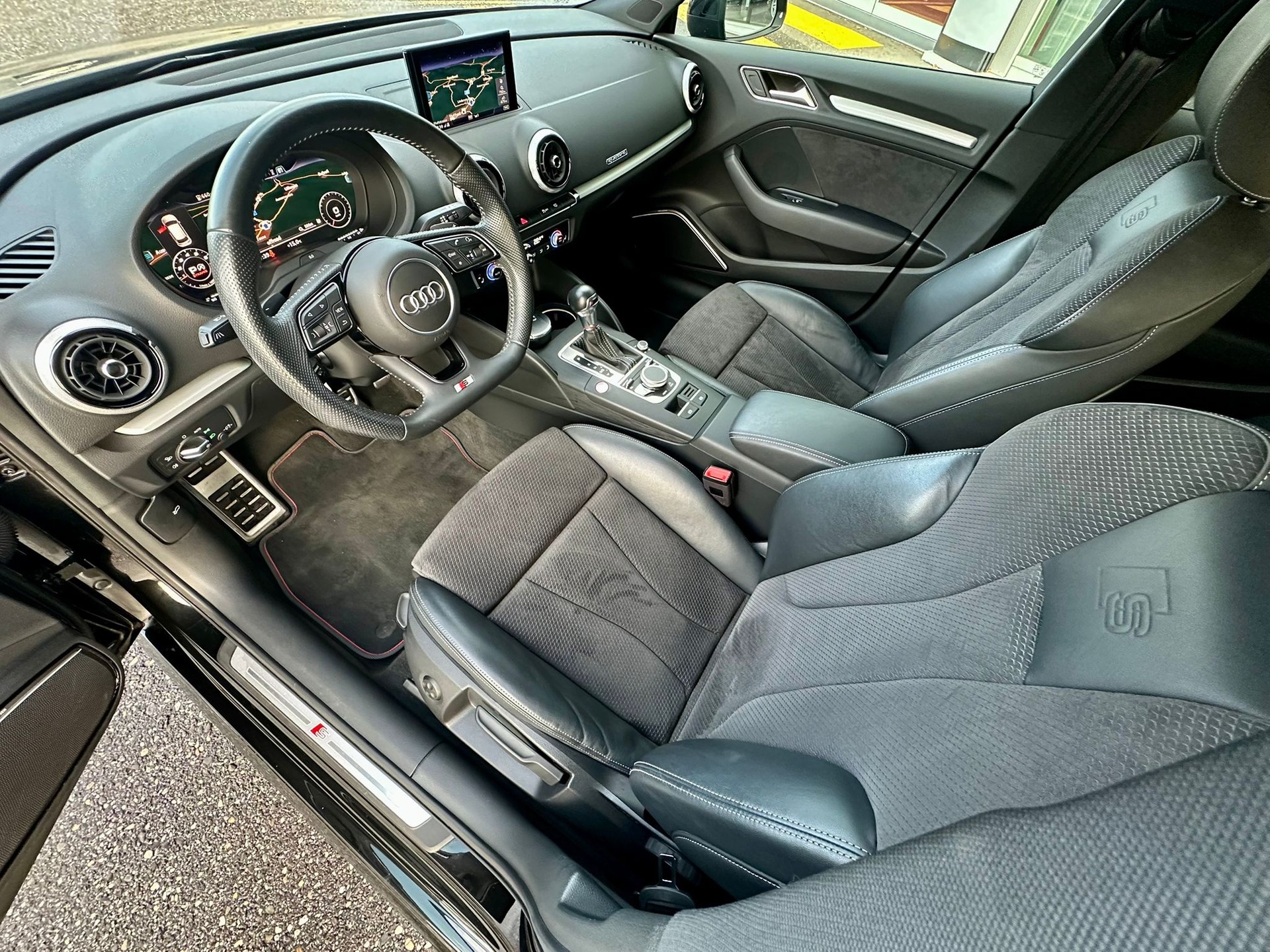 AUDI S3 Sportback 2.0 TFSI quattro-image-10