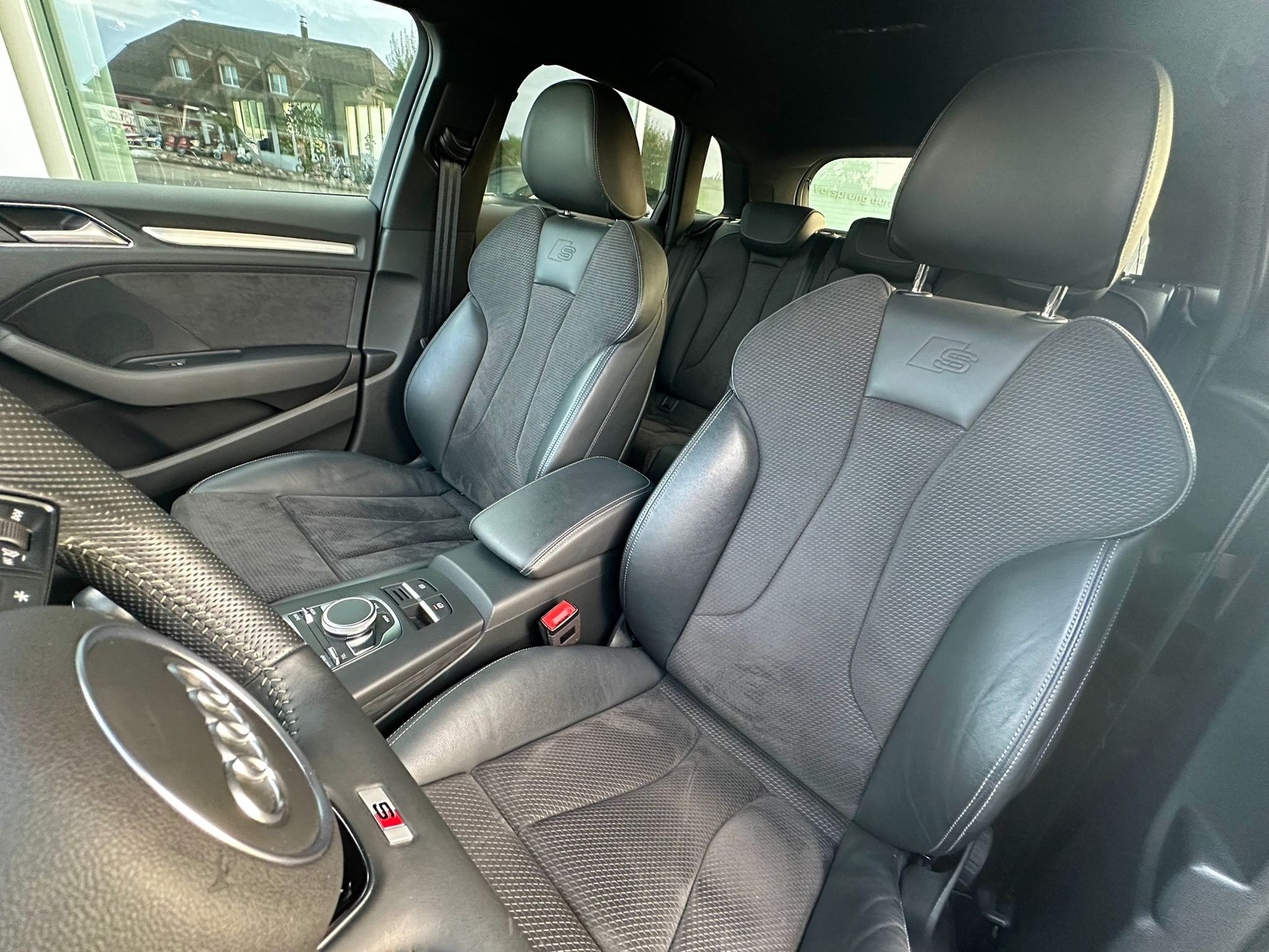AUDI S3 Sportback 2.0 TFSI quattro-image-22