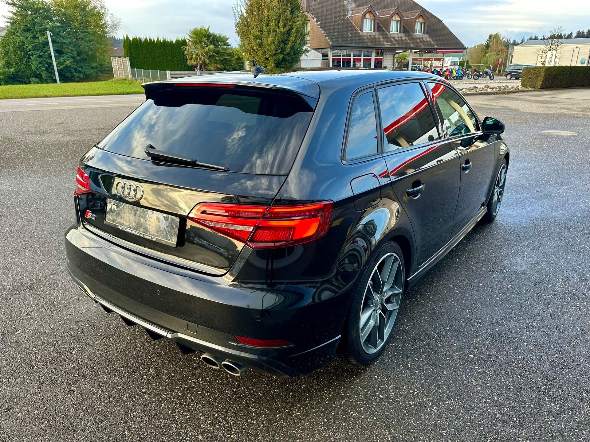 AUDI S3 Sportback 2.0 TFSI quattro-image-4
