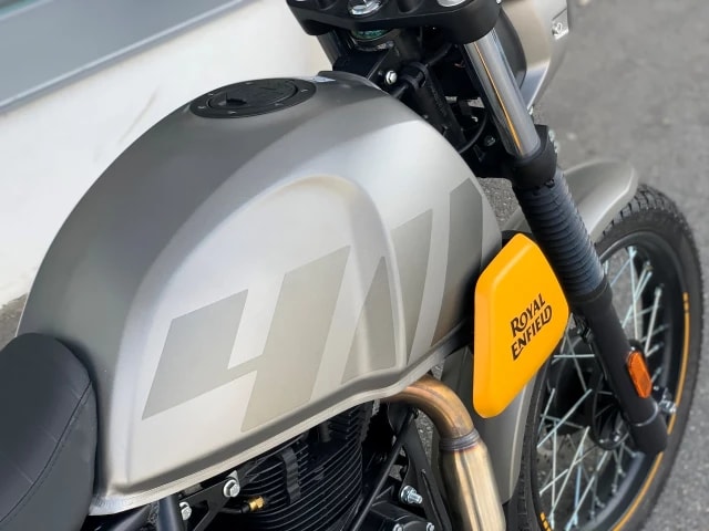 ROYAL ENFIELD Scram 411-showroom-element-3
