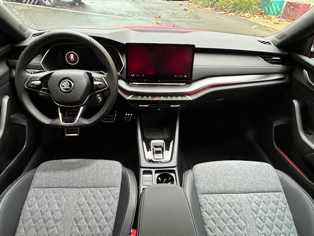 SKODA Octavia Combi 1.5 TSI mHEV DSG Sport Line-image-7