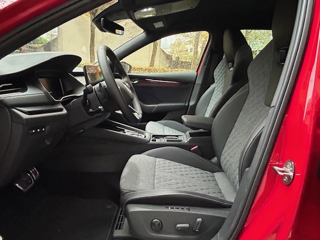 SKODA Octavia Combi 1.5 TSI mHEV DSG Sport Line-image-8