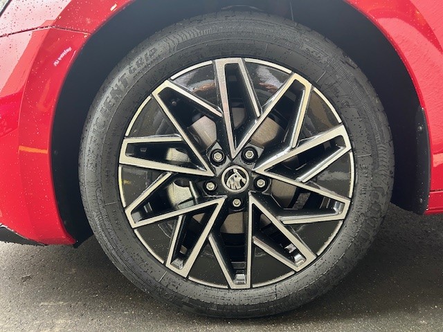 SKODA Octavia Combi 1.5 TSI mHEV DSG Sport Line-image-11