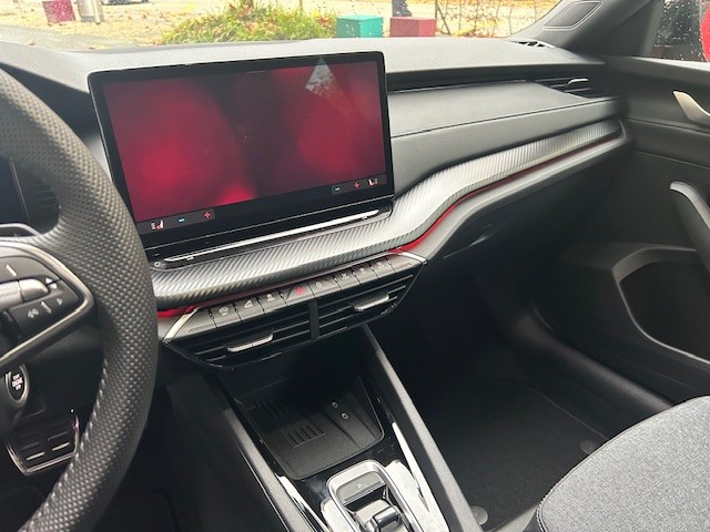 SKODA Octavia Combi 1.5 TSI mHEV DSG Sport Line-image-5