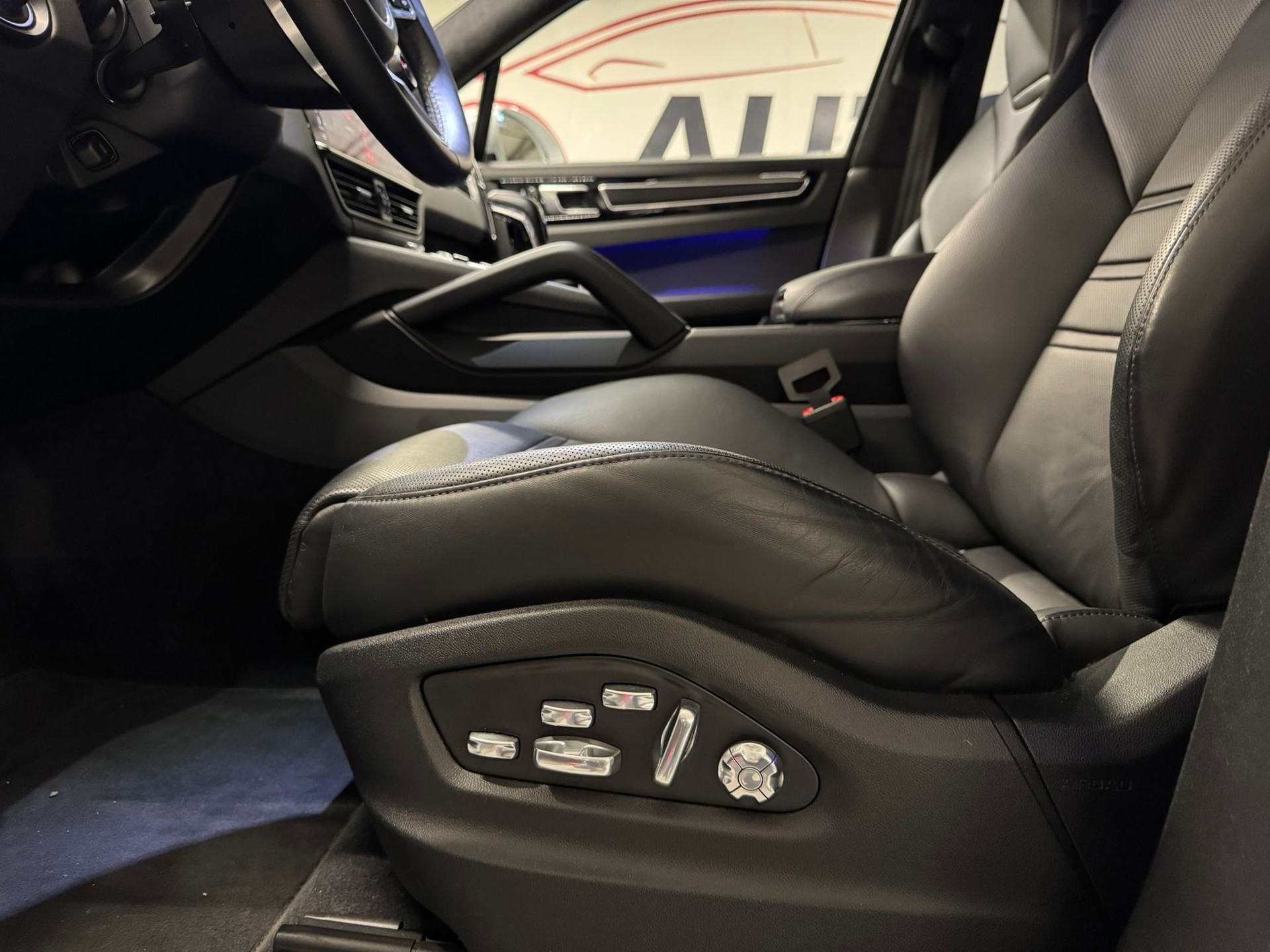 PORSCHE Cayenne GTS-image-9