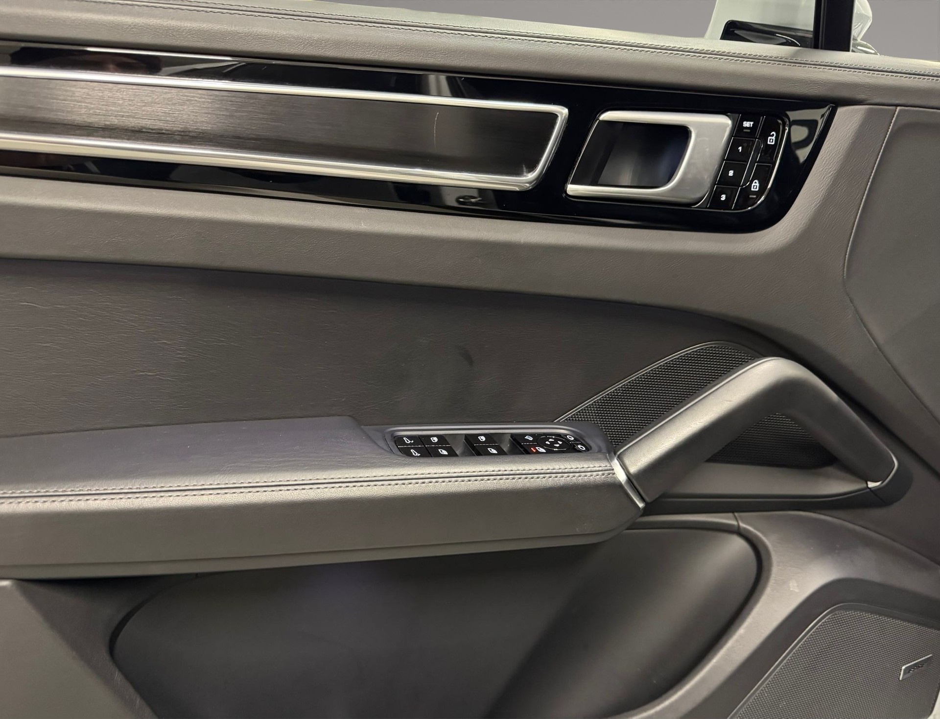 PORSCHE Cayenne GTS-image-7