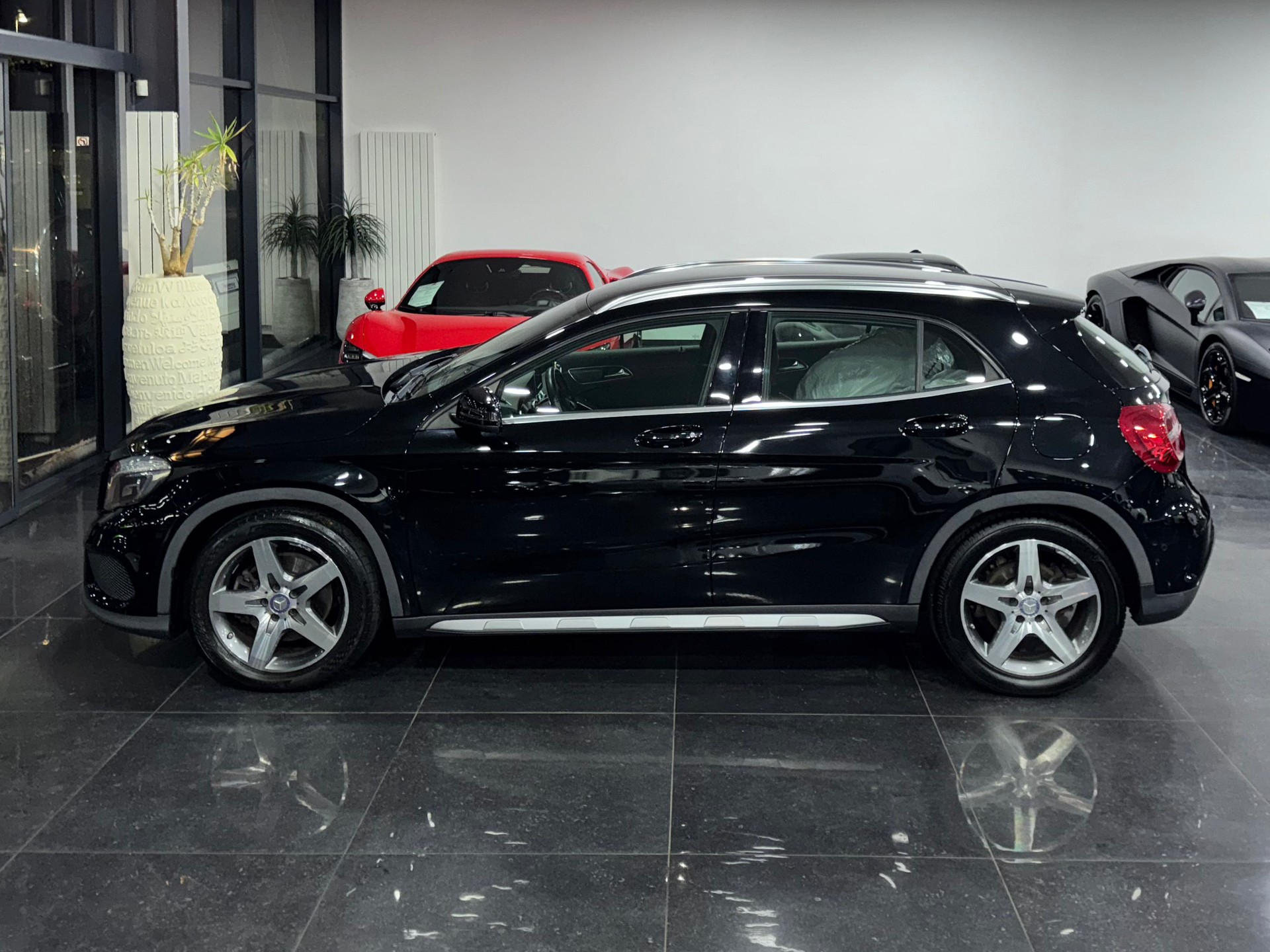 MERCEDES-BENZ GLA 250 AMG Line 7G-DCT-image-3