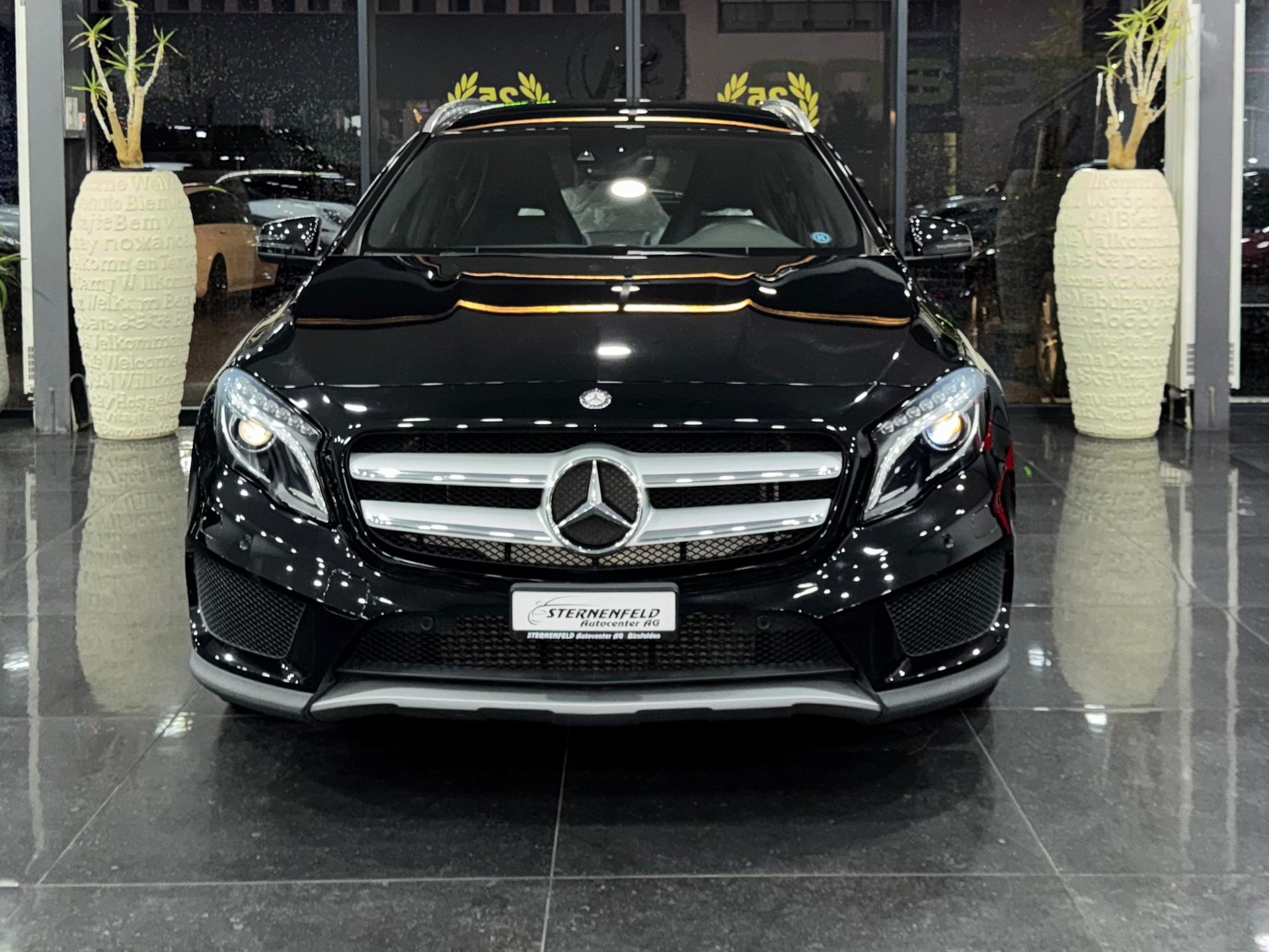 MERCEDES-BENZ GLA 250 AMG Line 7G-DCT-image-2