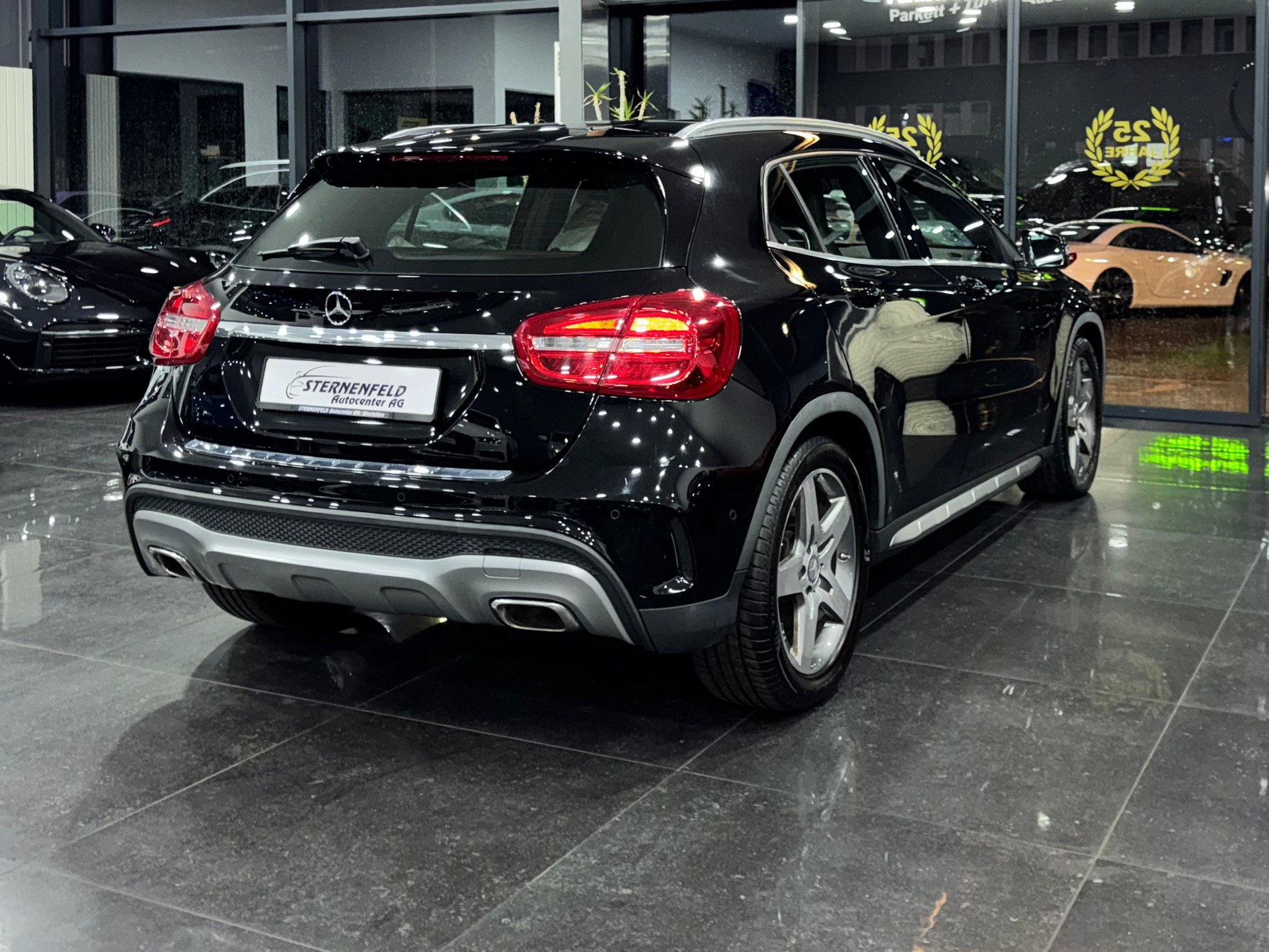 MERCEDES-BENZ GLA 250 AMG Line 7G-DCT-image-5